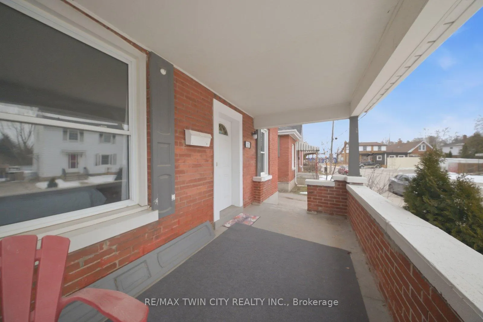 Photo 4 of 13 Salisbury Avenue, Brantford — HOMEH