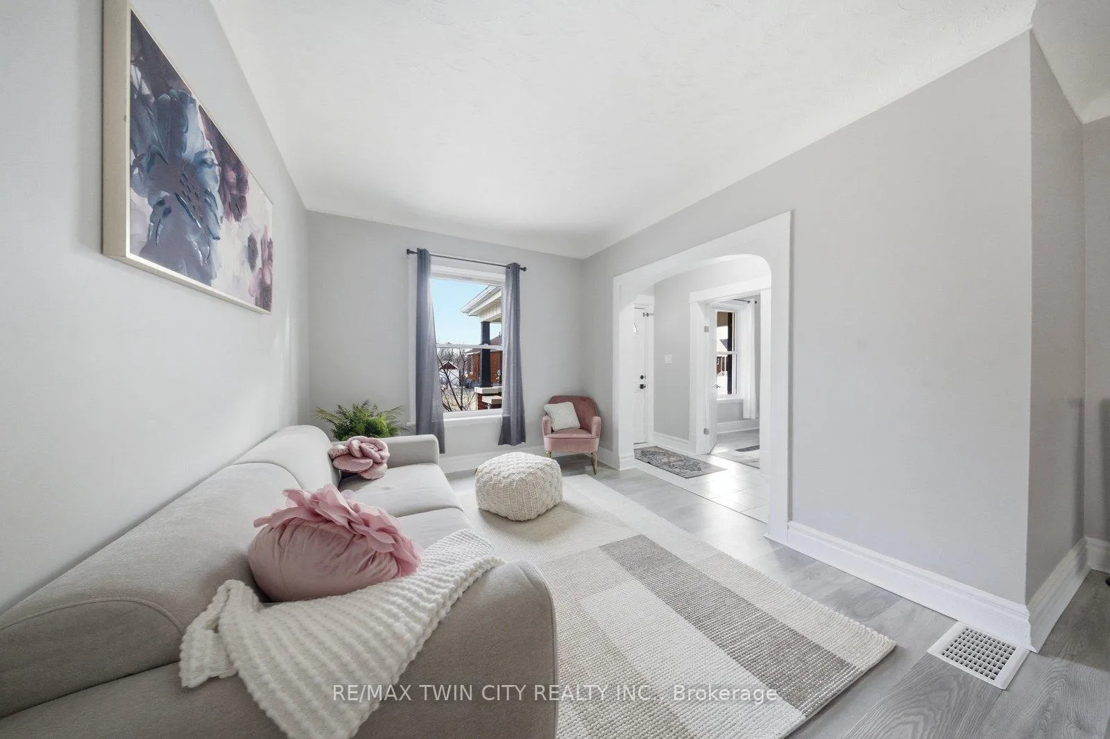Photo 9 of 13 Salisbury Avenue, Brantford — HOMEH