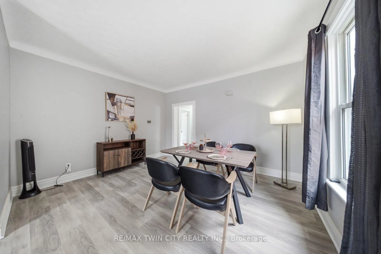 Photo 11 of 13 Salisbury Avenue, Brantford — HOMEH
