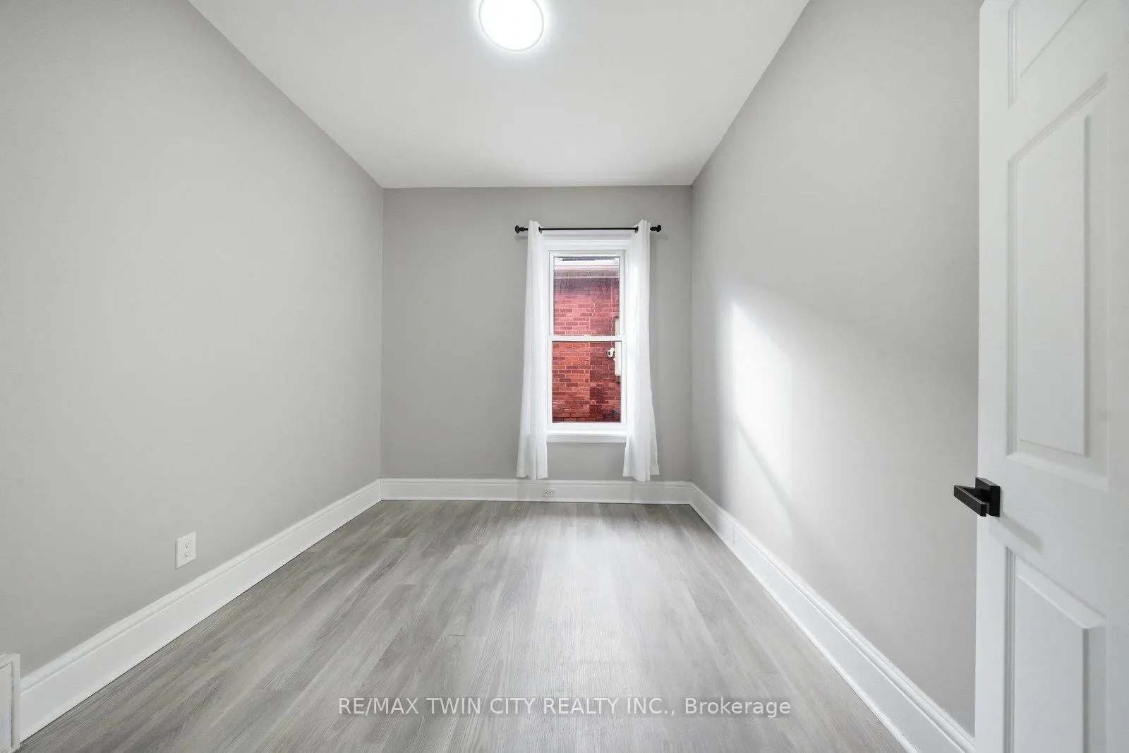 Photo 14 of 13 Salisbury Avenue, Brantford — HOMEH