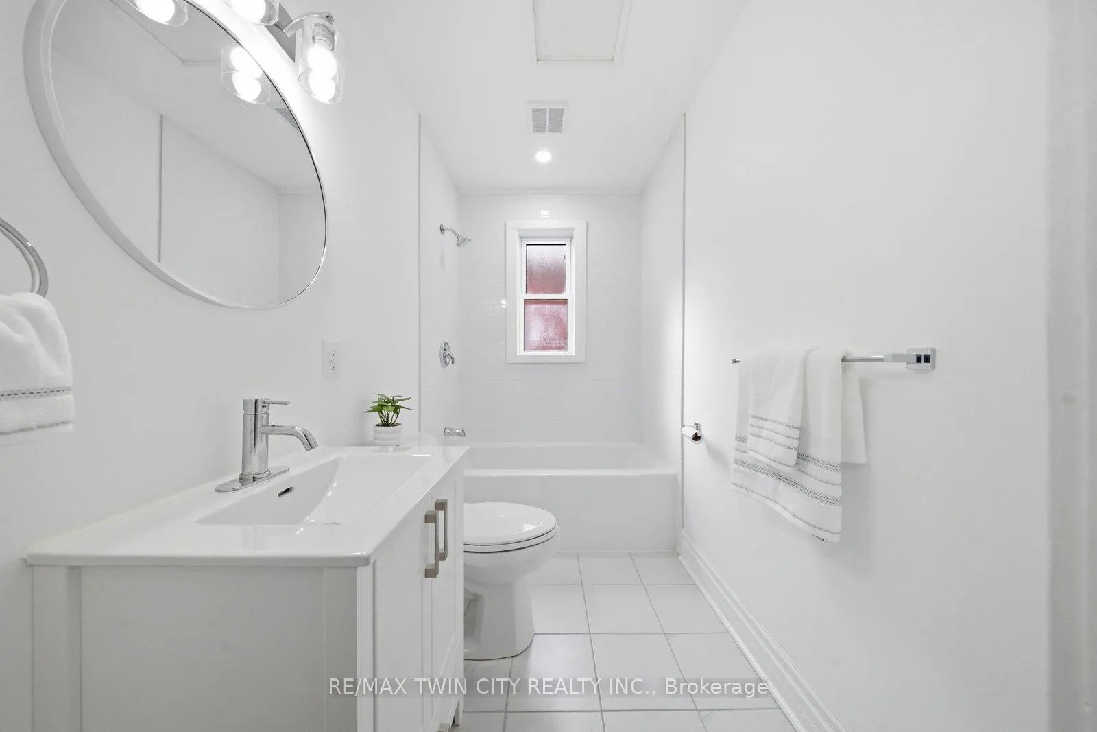 Photo 15 of 13 Salisbury Avenue, Brantford — HOMEH