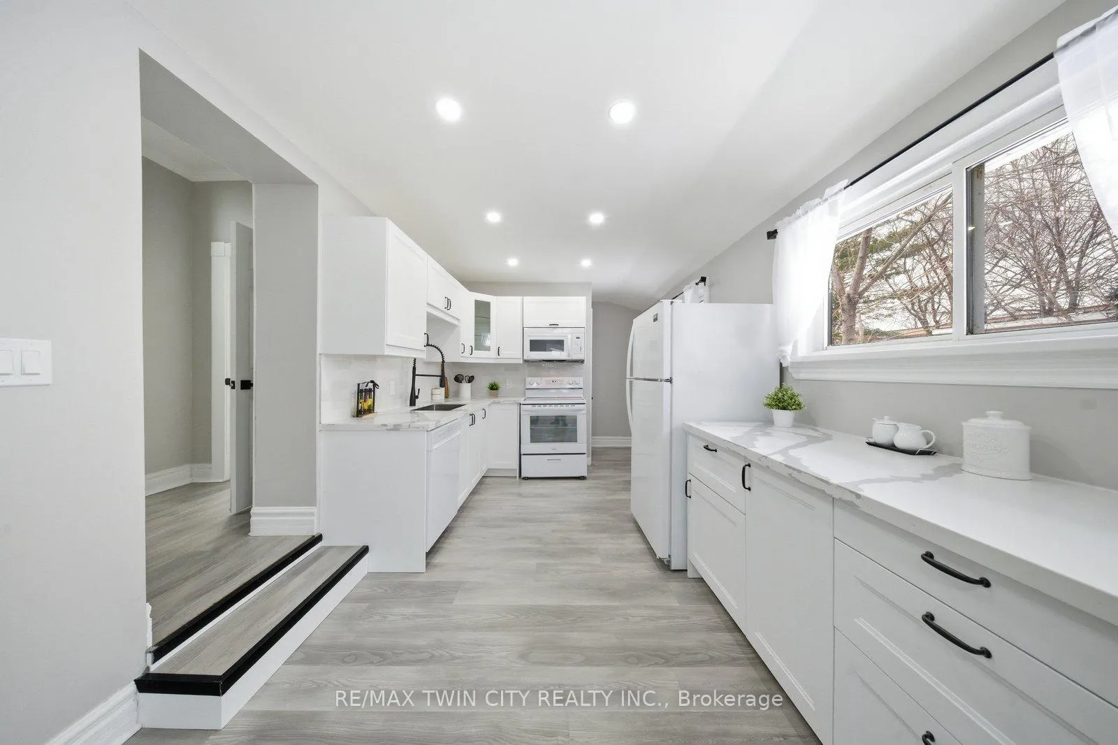 Photo 17 of 13 Salisbury Avenue, Brantford — HOMEH