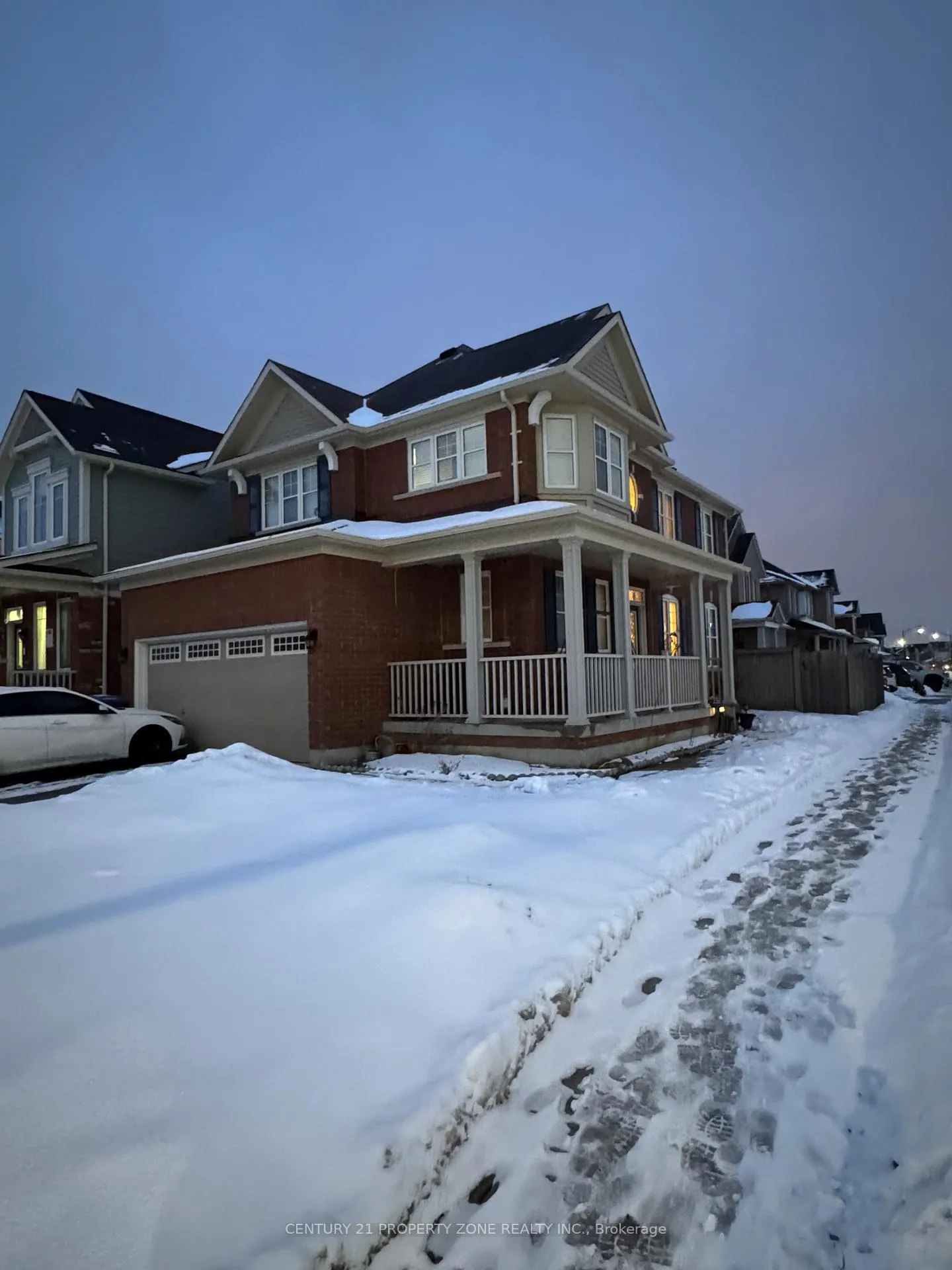Photo 2 of 172 Vanhorne Close, Brampton, Northwest Brampton — HOMEH