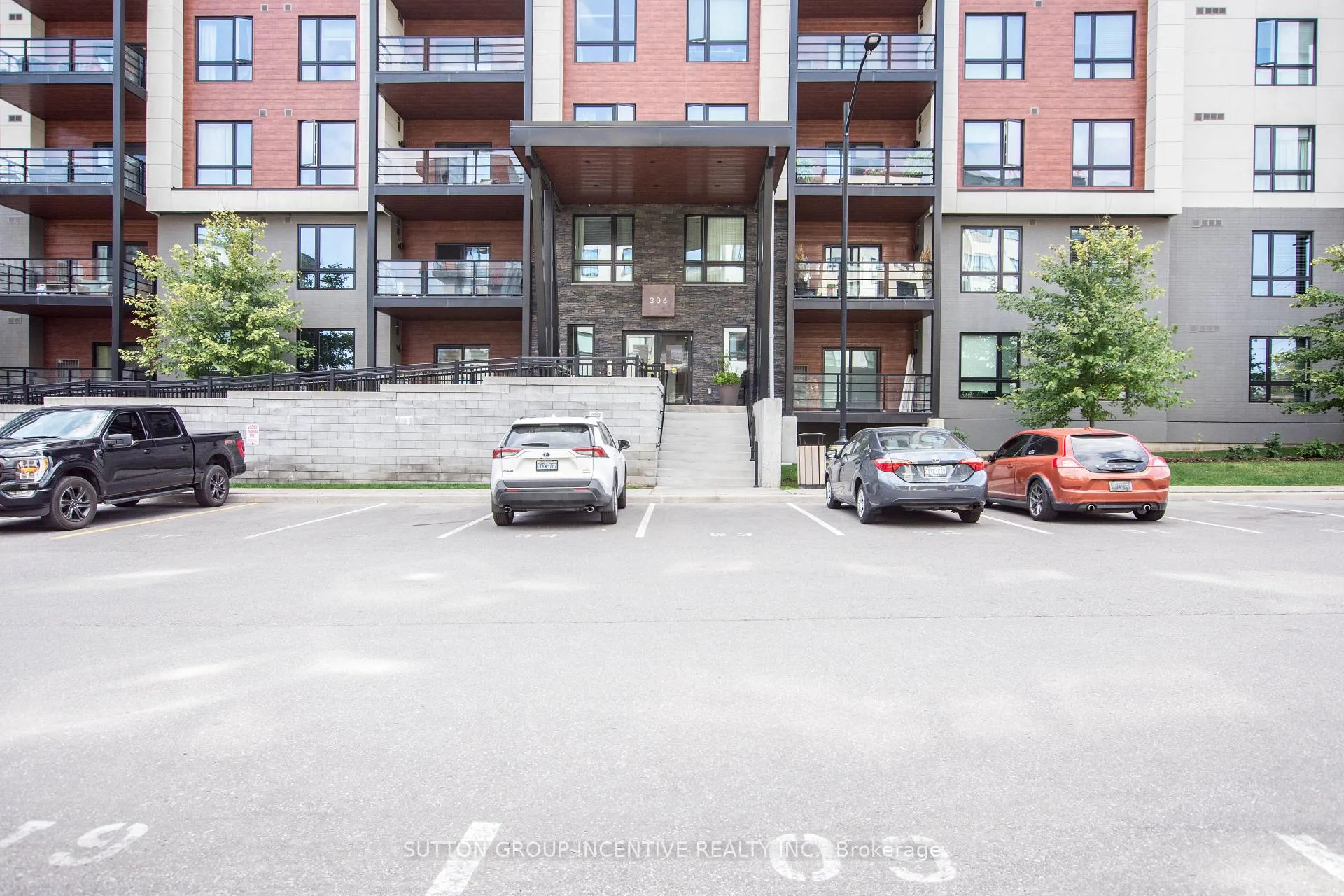 Photo 2 of Unit 308, 306 Essa Road, Barrie, 400 West — HOMEH