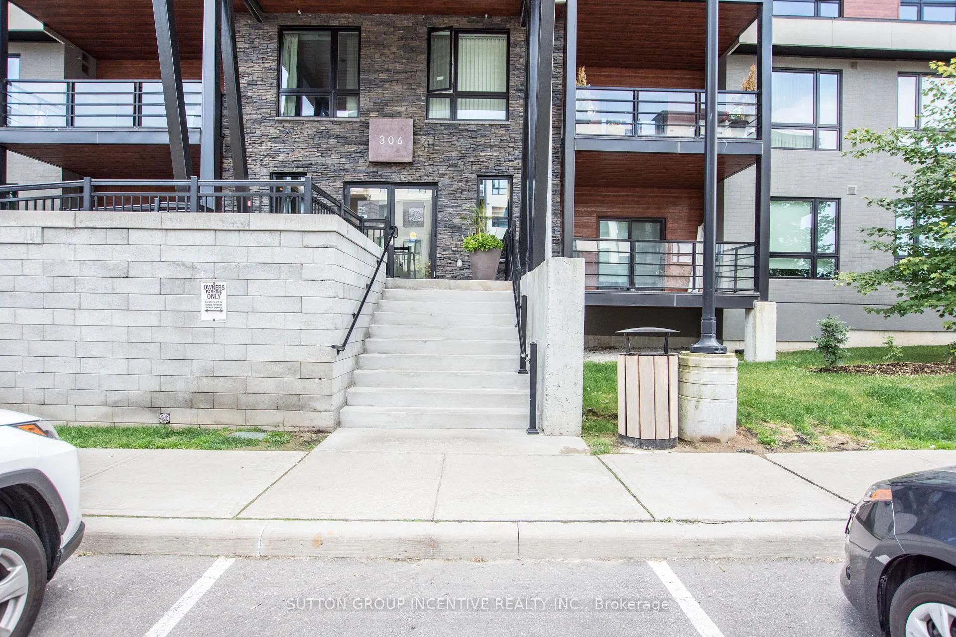 Photo 3 of Unit 308, 306 Essa Road, Barrie, 400 West — HOMEH