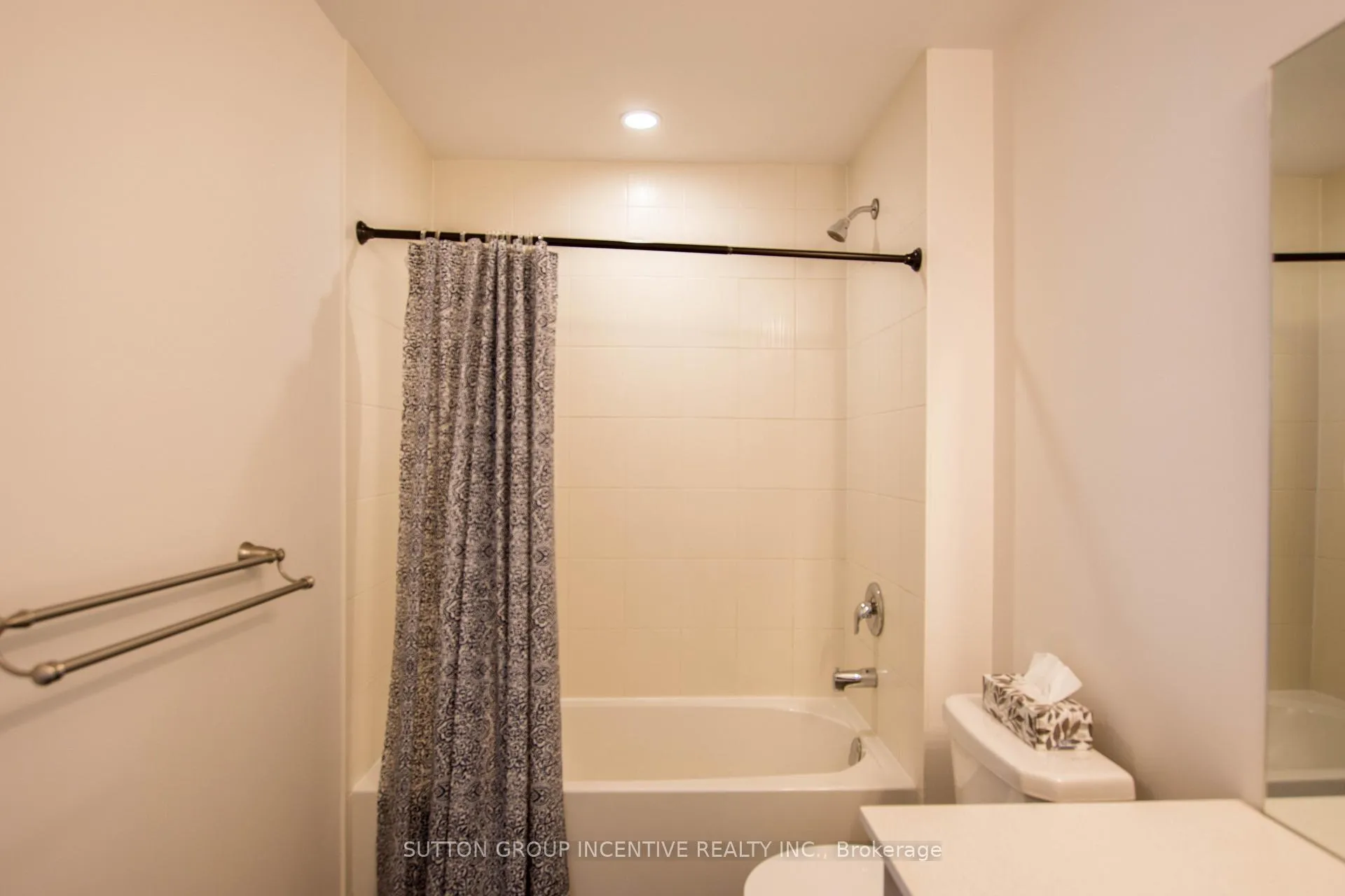 Photo 16 of Unit 308, 306 Essa Road, Barrie, 400 West — HOMEH