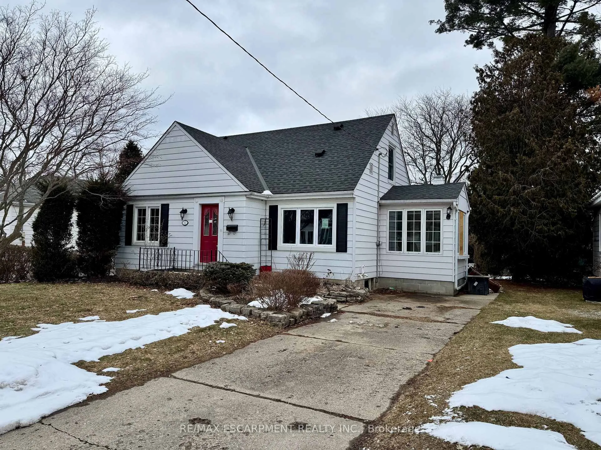 Photo 2 of 12 Spruce Street, St. Thomas — HOMEH