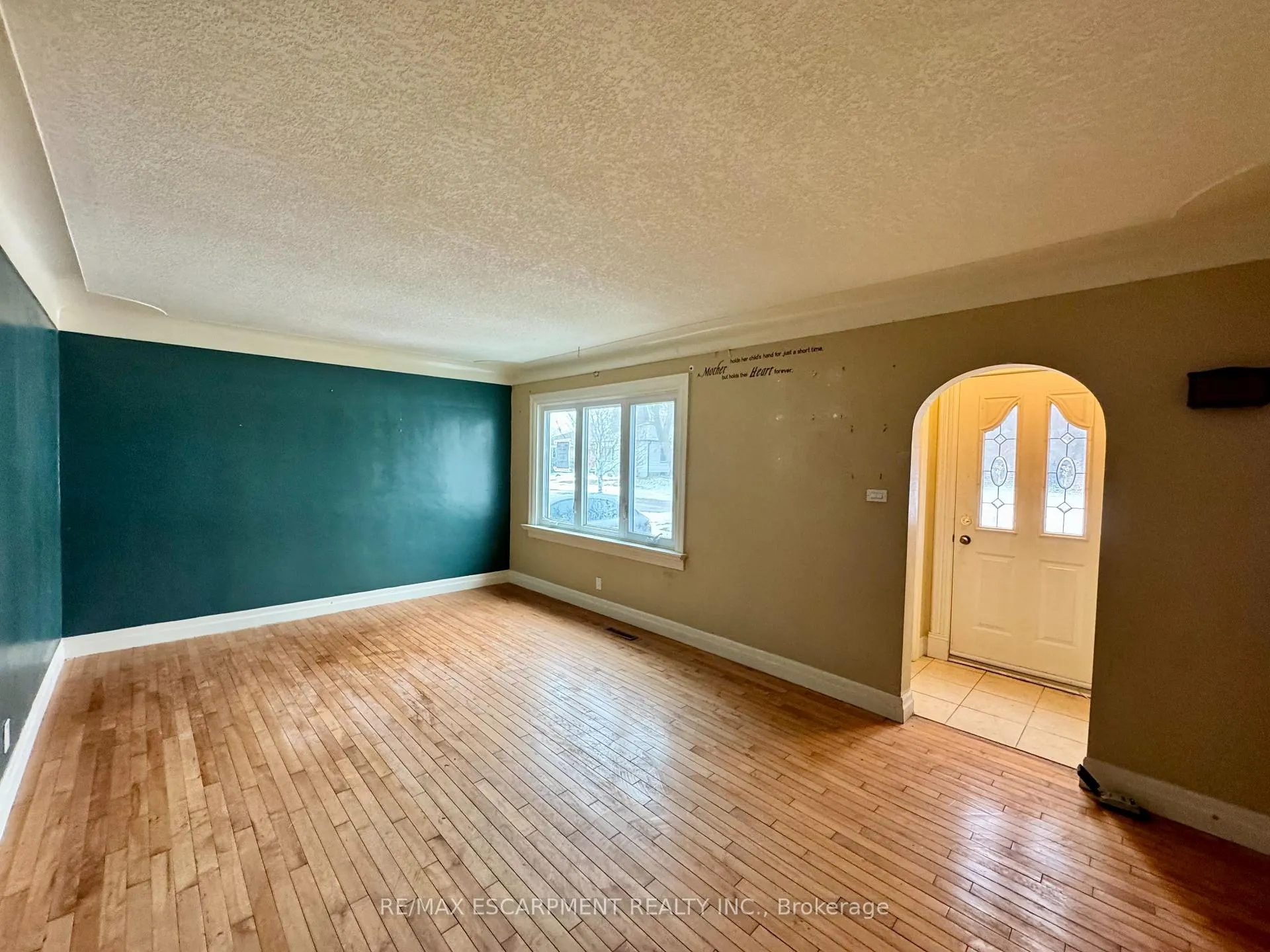 Photo 4 of 12 Spruce Street, St. Thomas — HOMEH