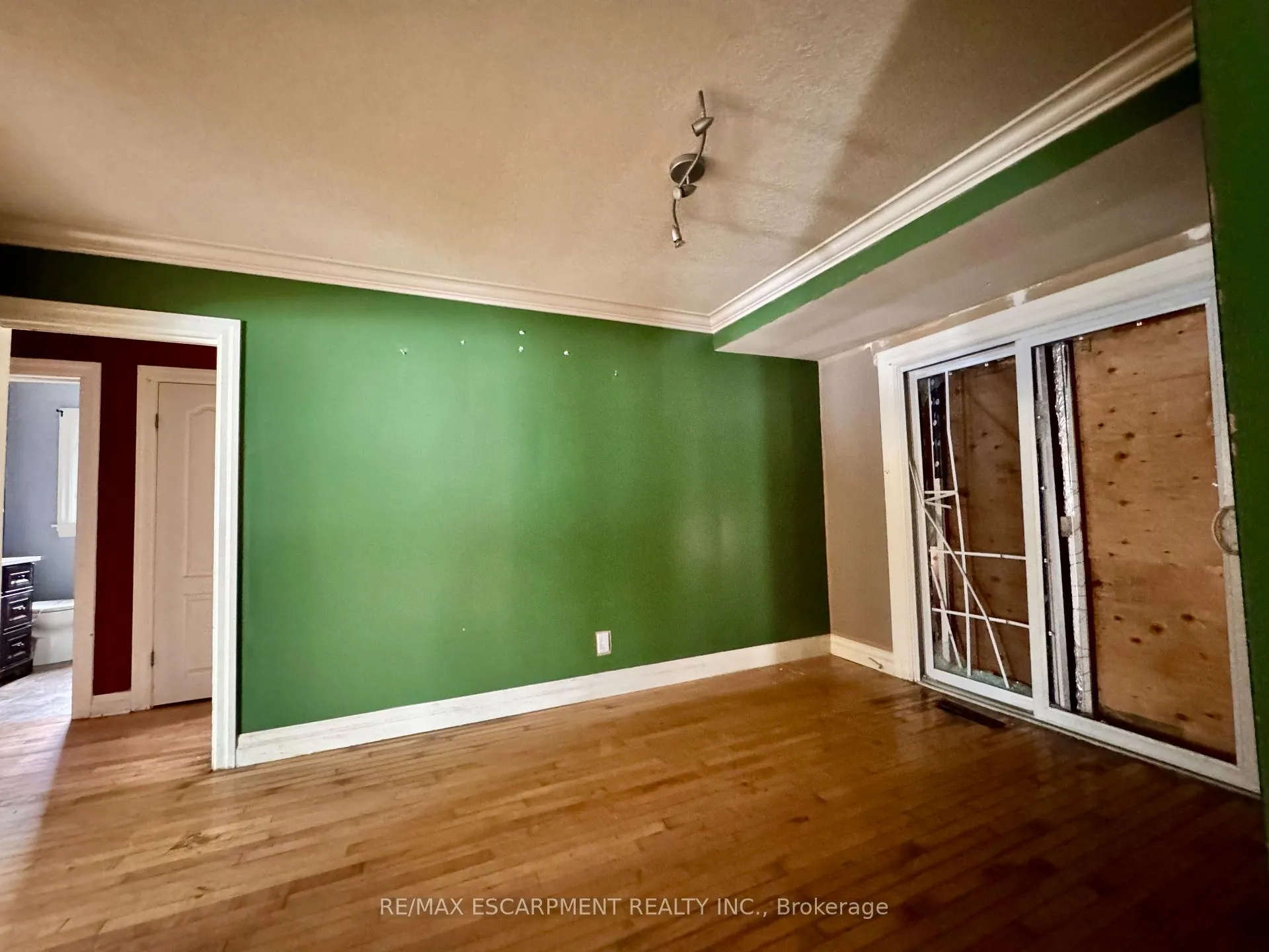 Photo 8 of 12 Spruce Street, St. Thomas — HOMEH
