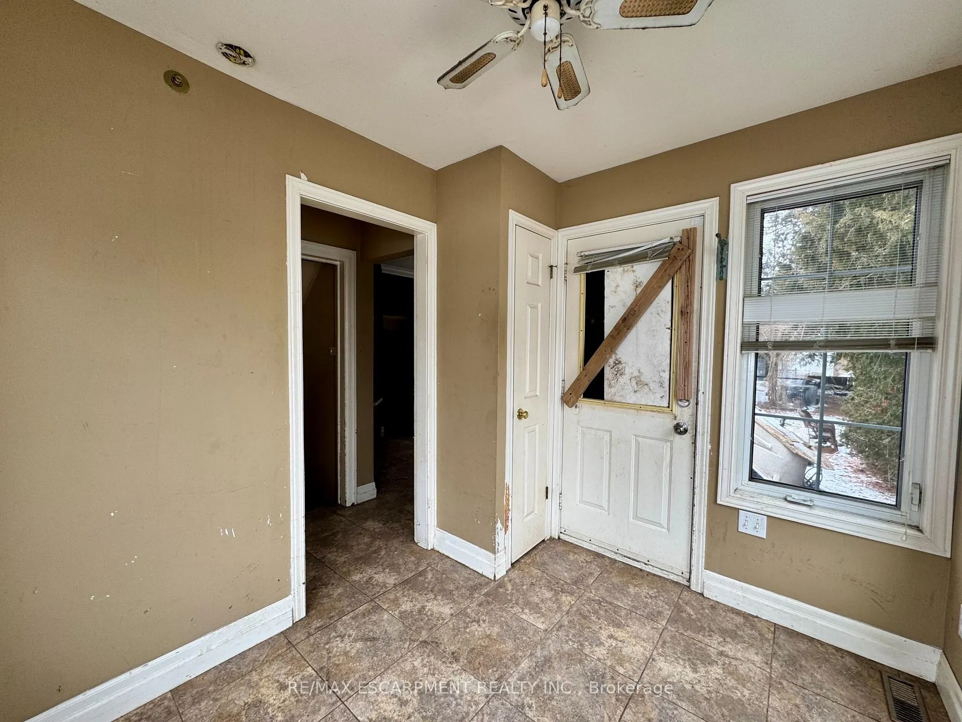 Photo 10 of 12 Spruce Street, St. Thomas — HOMEH