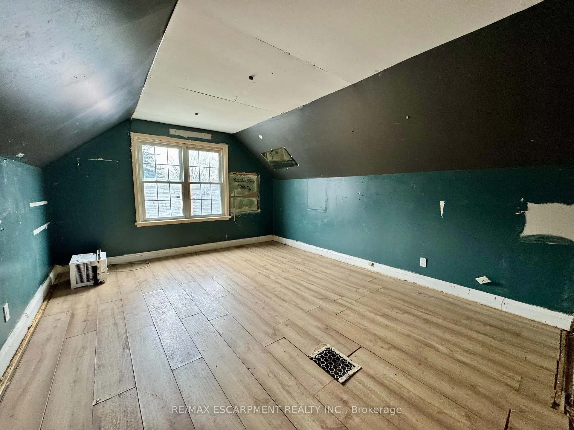 Photo 21 of 12 Spruce Street, St. Thomas — HOMEH