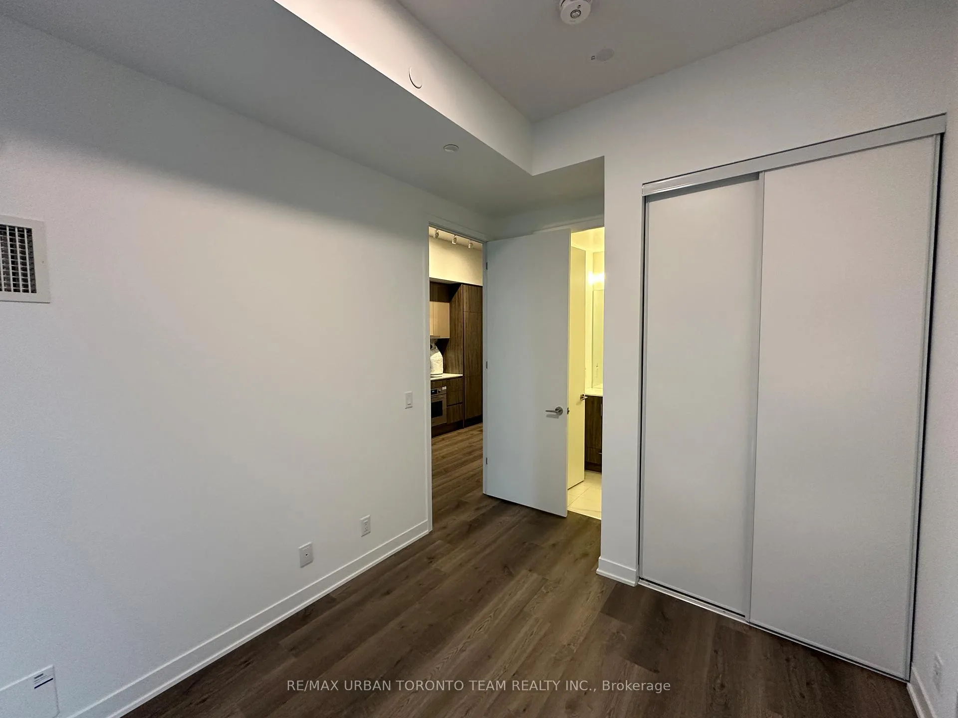Photo 5 of Unit 510, 180 Front Street E, Toronto, Moss Park — HOMEH