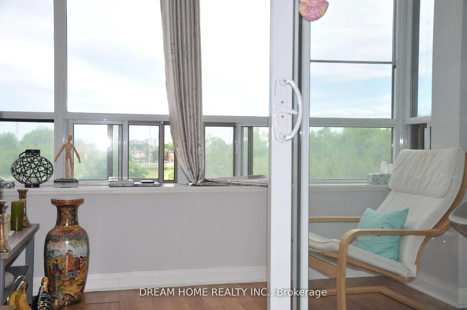 Photo 8 of Unit 303, 7363 Kennedy Road, Markham, Milliken Mills East — HOMEH