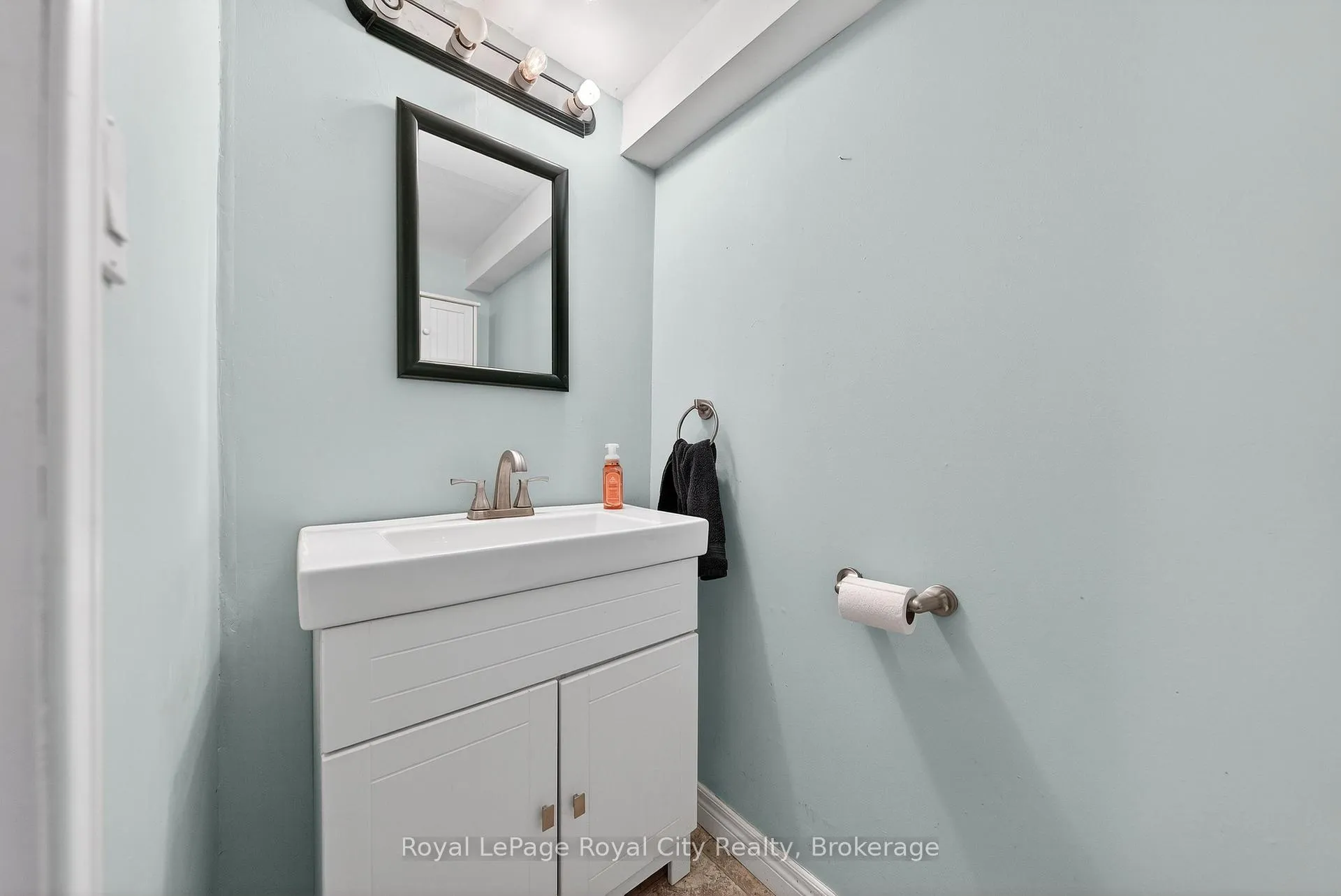 Photo 22 of 29 Deerfield Place, Guelph, Willow West/Sugarbush/West Acres — HOMEH