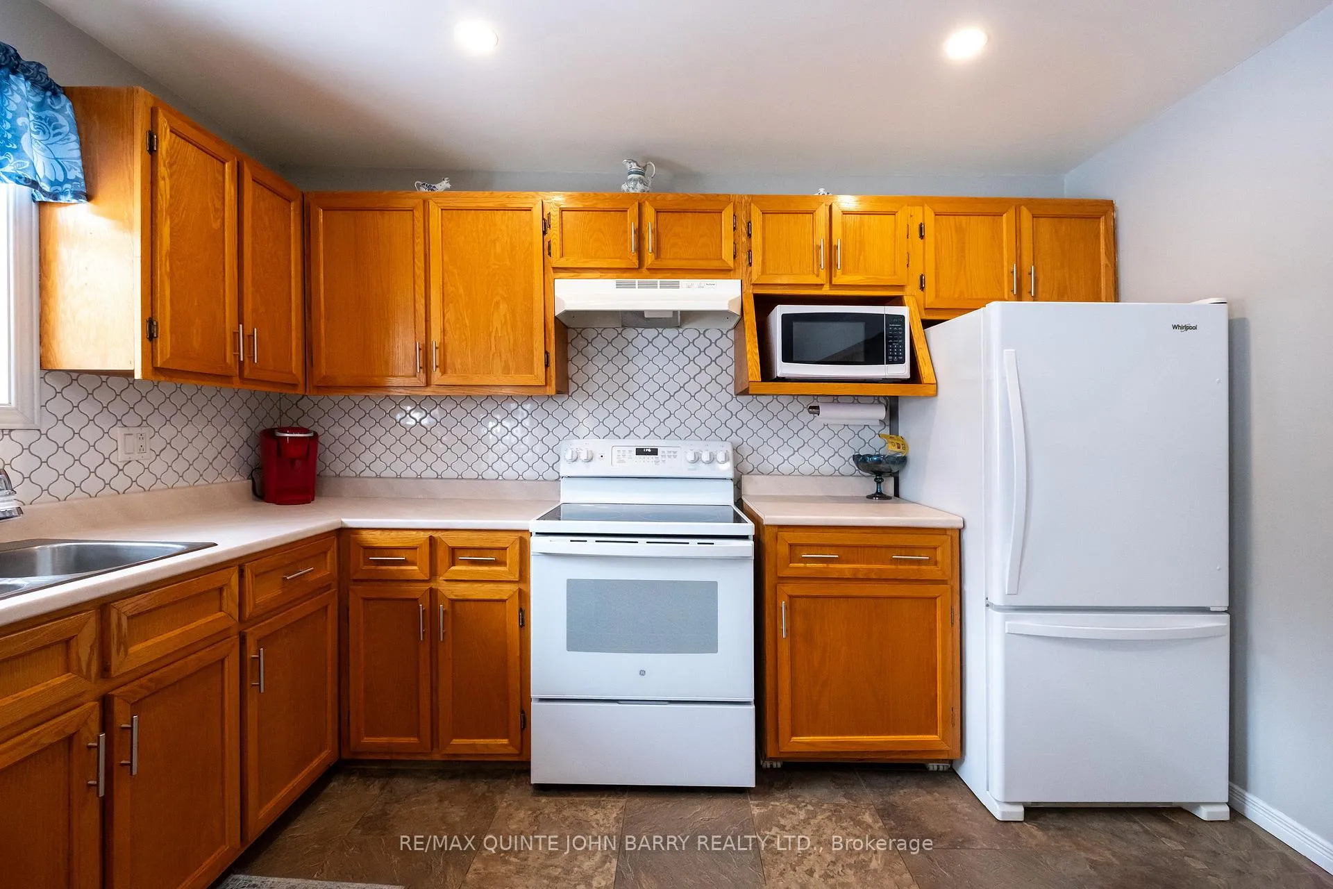 Photo 7 of 301 Drewery Street, Brighton, Rural Brighton — HOMEH