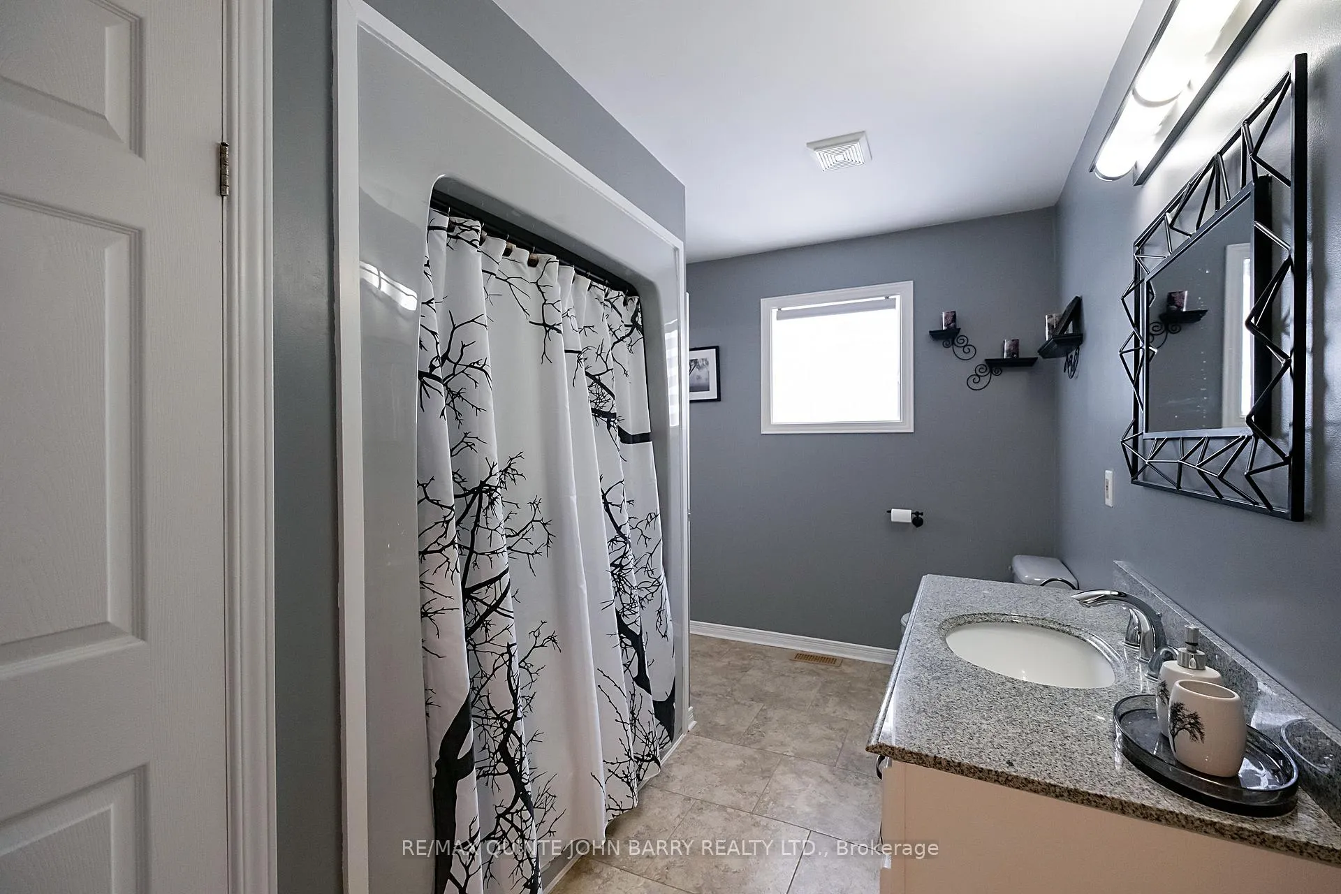 Photo 14 of 301 Drewery Street, Brighton, Rural Brighton — HOMEH