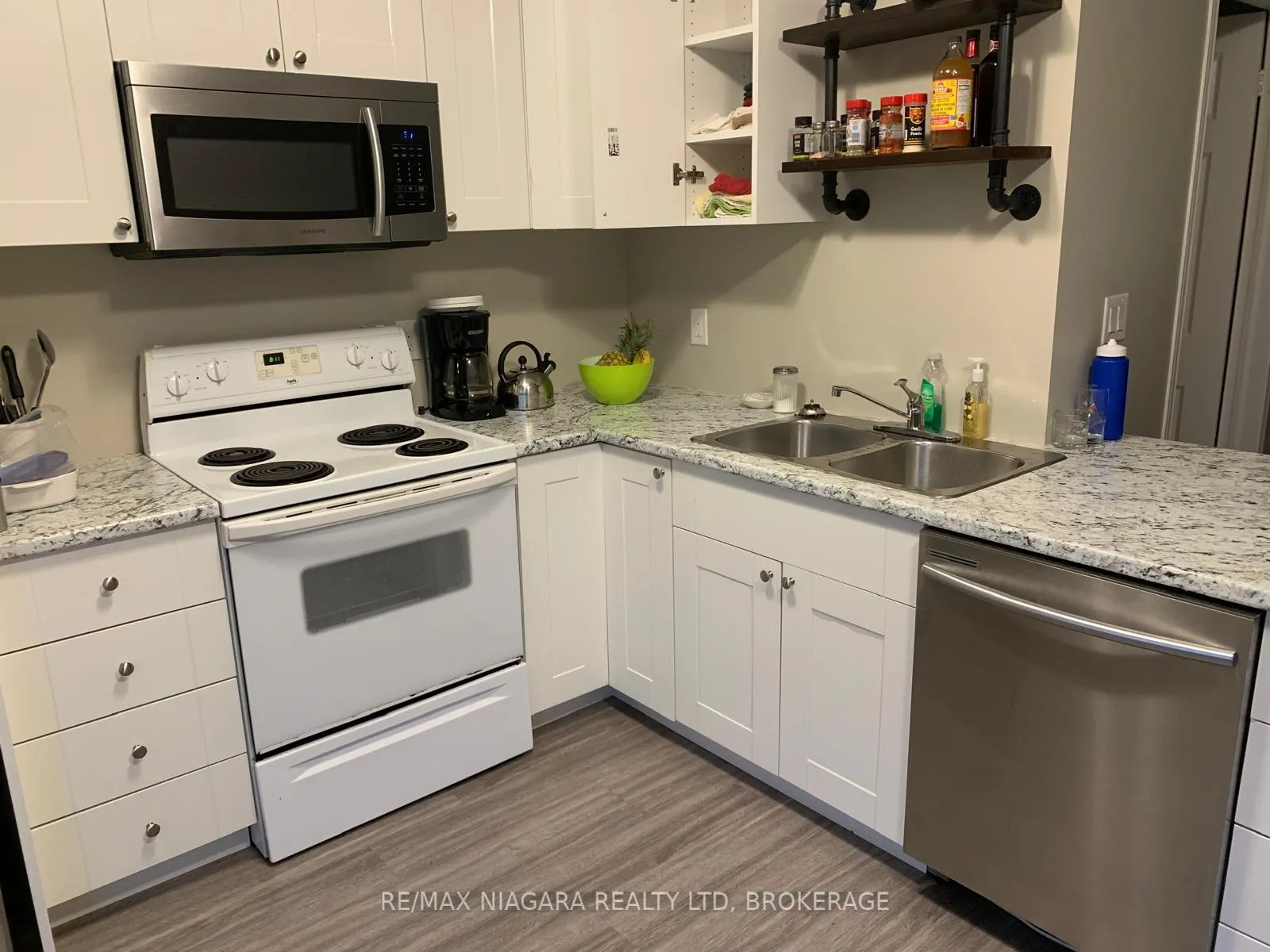 Photo 3 of 310 Oakdale Avenue, St. Catharines, E. Chester — HOMEH