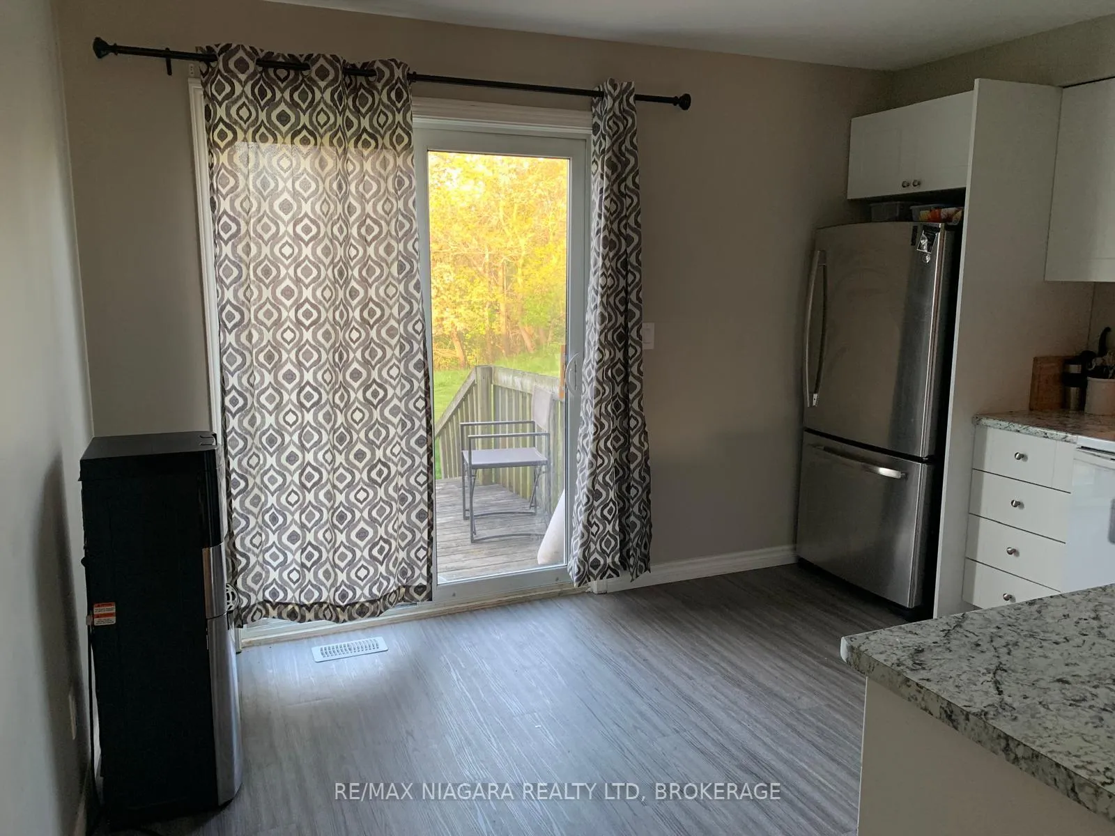 Photo 4 of 310 Oakdale Avenue, St. Catharines, E. Chester — HOMEH
