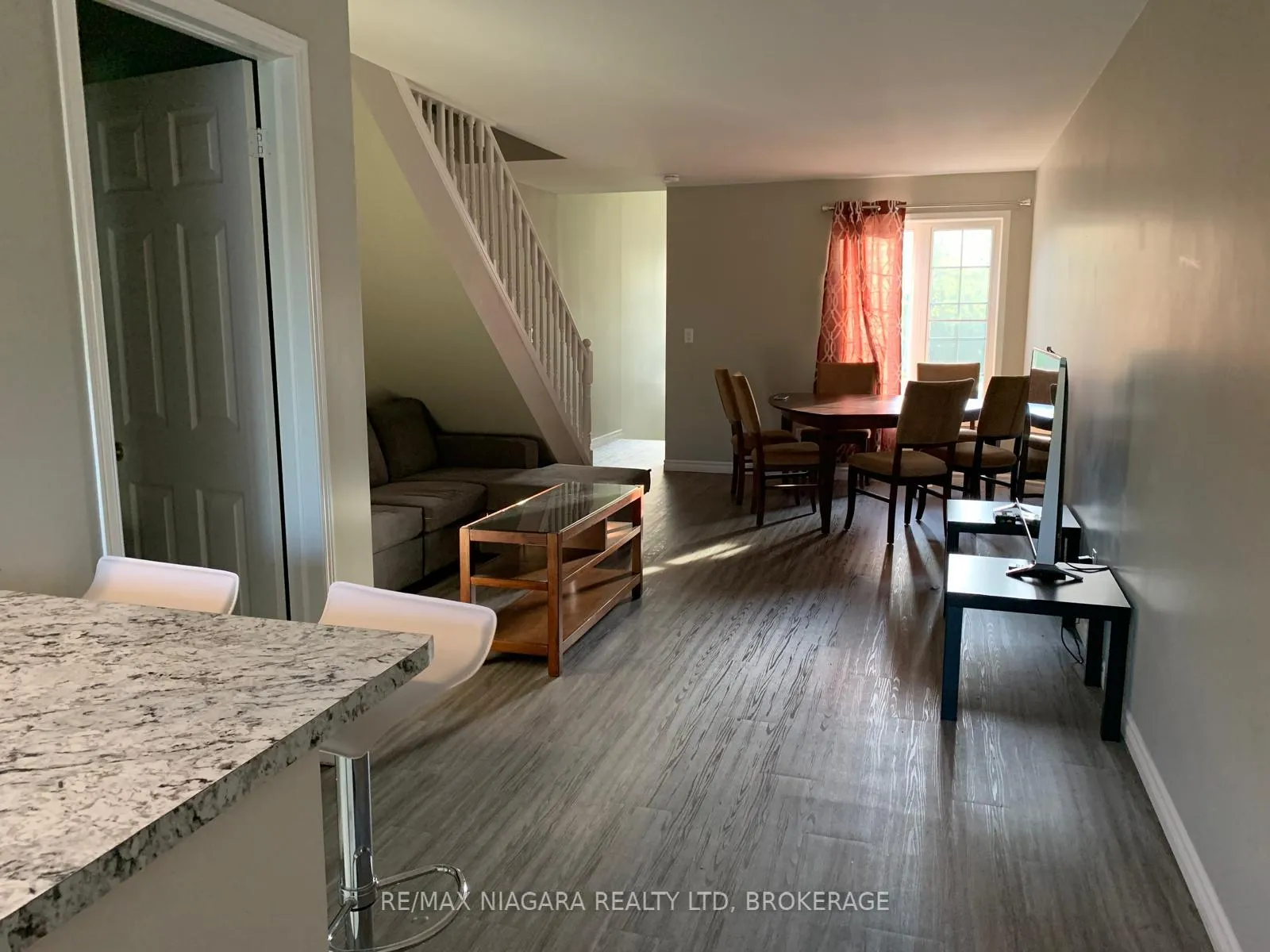 Photo 7 of 310 Oakdale Avenue, St. Catharines, E. Chester — HOMEH