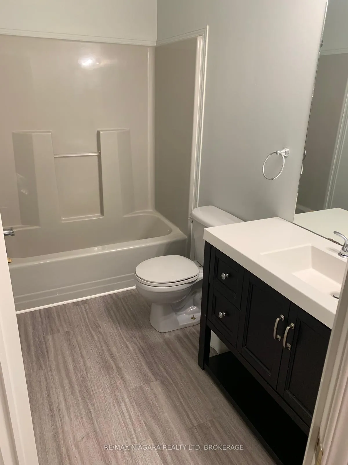 Photo 8 of 310 Oakdale Avenue, St. Catharines, E. Chester — HOMEH