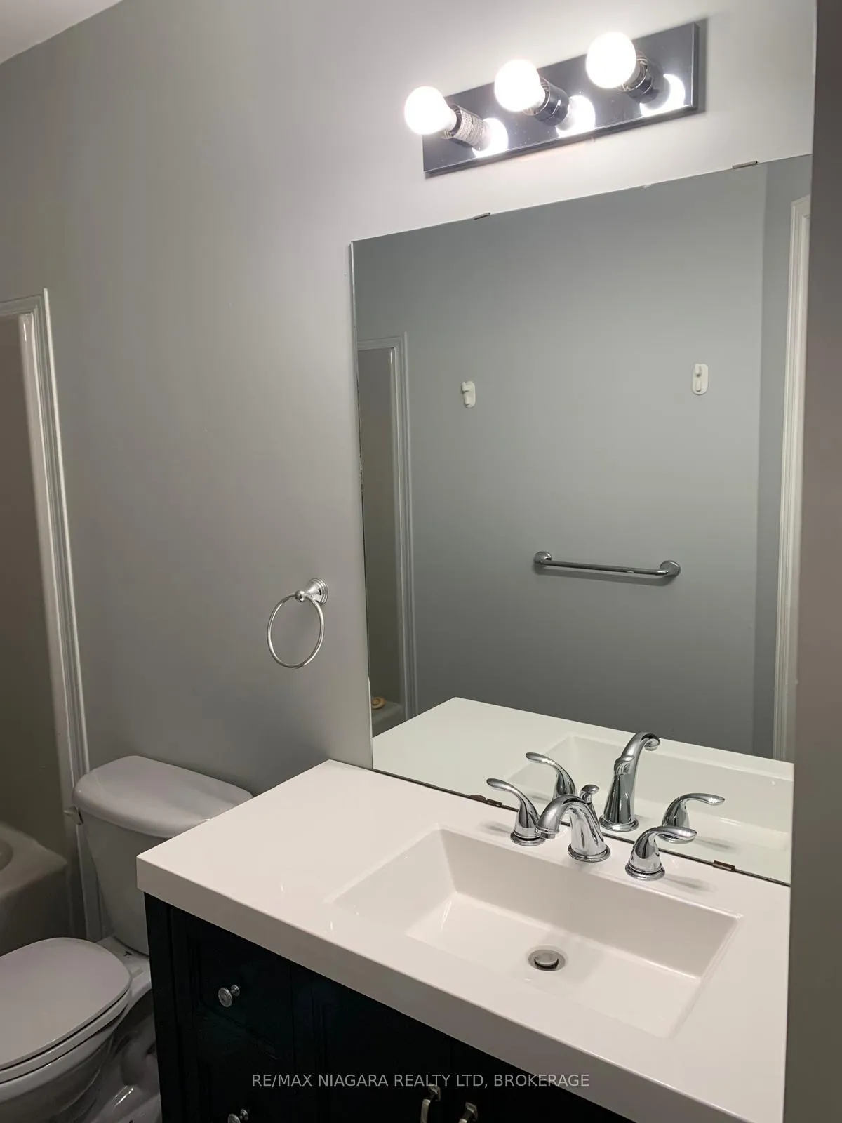 Photo 9 of 310 Oakdale Avenue, St. Catharines, E. Chester — HOMEH