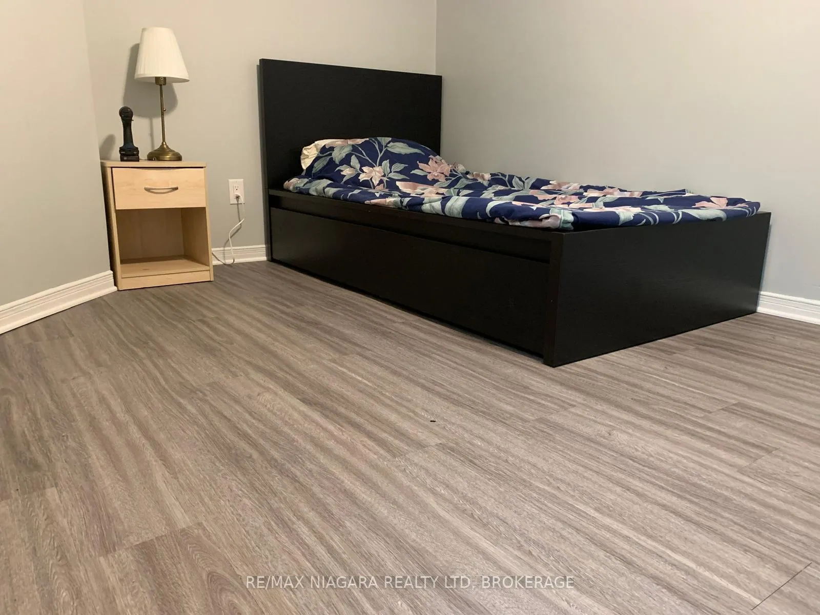 Photo 10 of 310 Oakdale Avenue, St. Catharines, E. Chester — HOMEH
