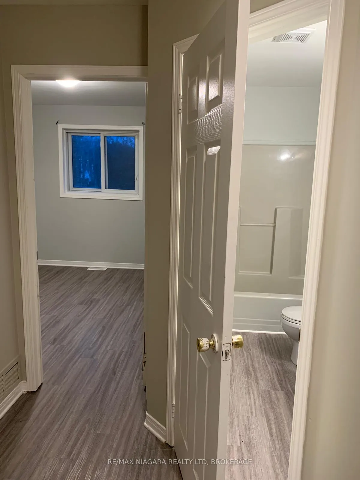 Photo 13 of 310 Oakdale Avenue, St. Catharines, E. Chester — HOMEH