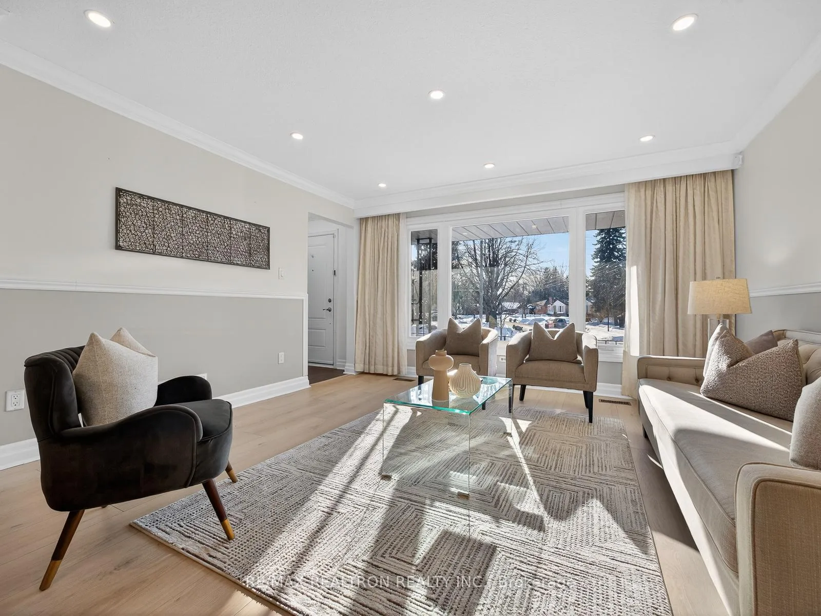 Photo 3 of 19 Shoreview Drive, Scarborough, West Hill — HOMEH