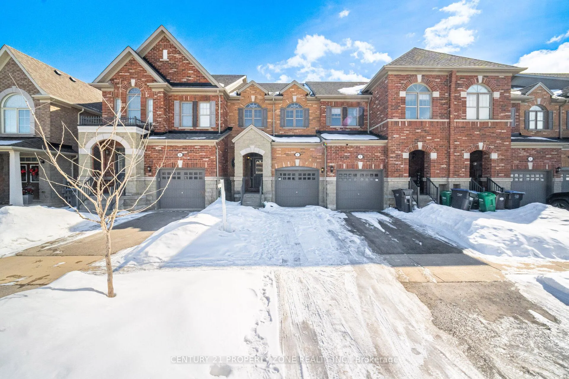 Photo 3 of 9 Foliage Drive, Brampton, Northwest Brampton — HOMEH