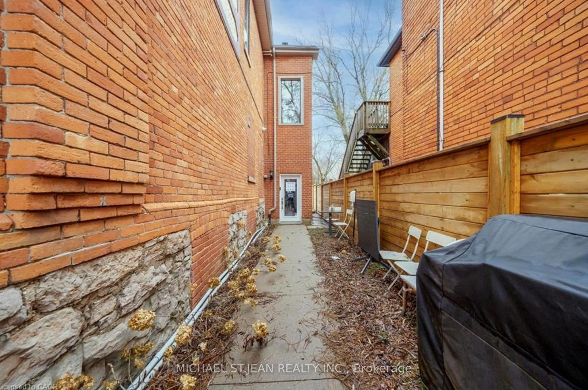 Photo 3 of Unit Upper, 215 Locke Street S, Hamilton, Kirkendall — HOMEH
