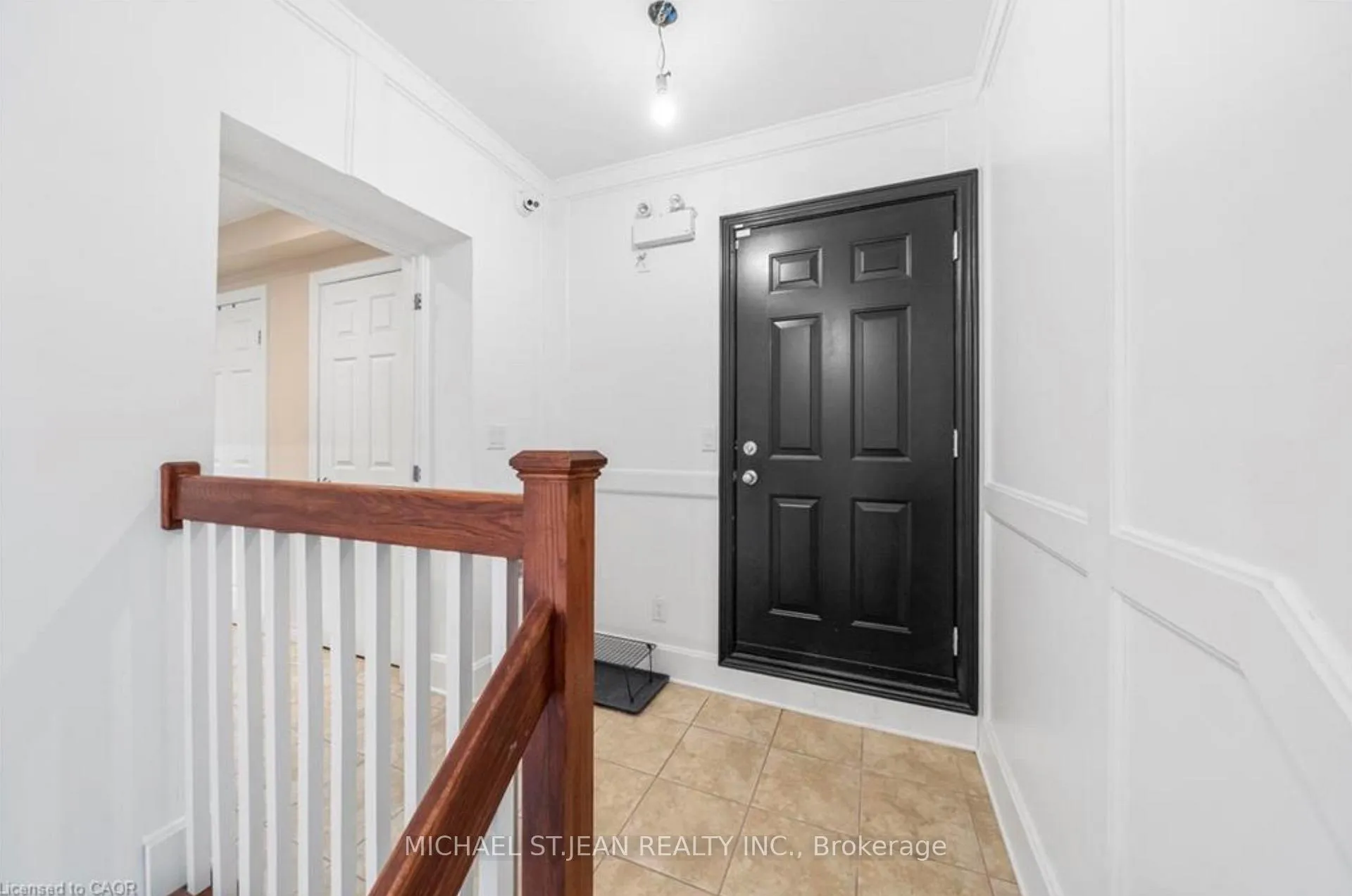 Photo 6 of Unit Upper, 215 Locke Street S, Hamilton, Kirkendall — HOMEH