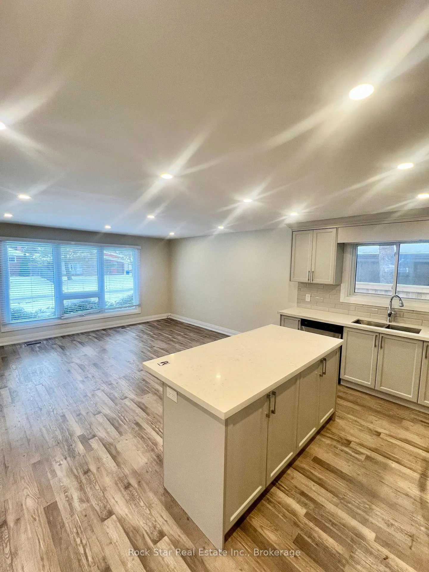 Photo 3 of 130 West 34th Street, Hamilton, Westcliffe — HOMEH