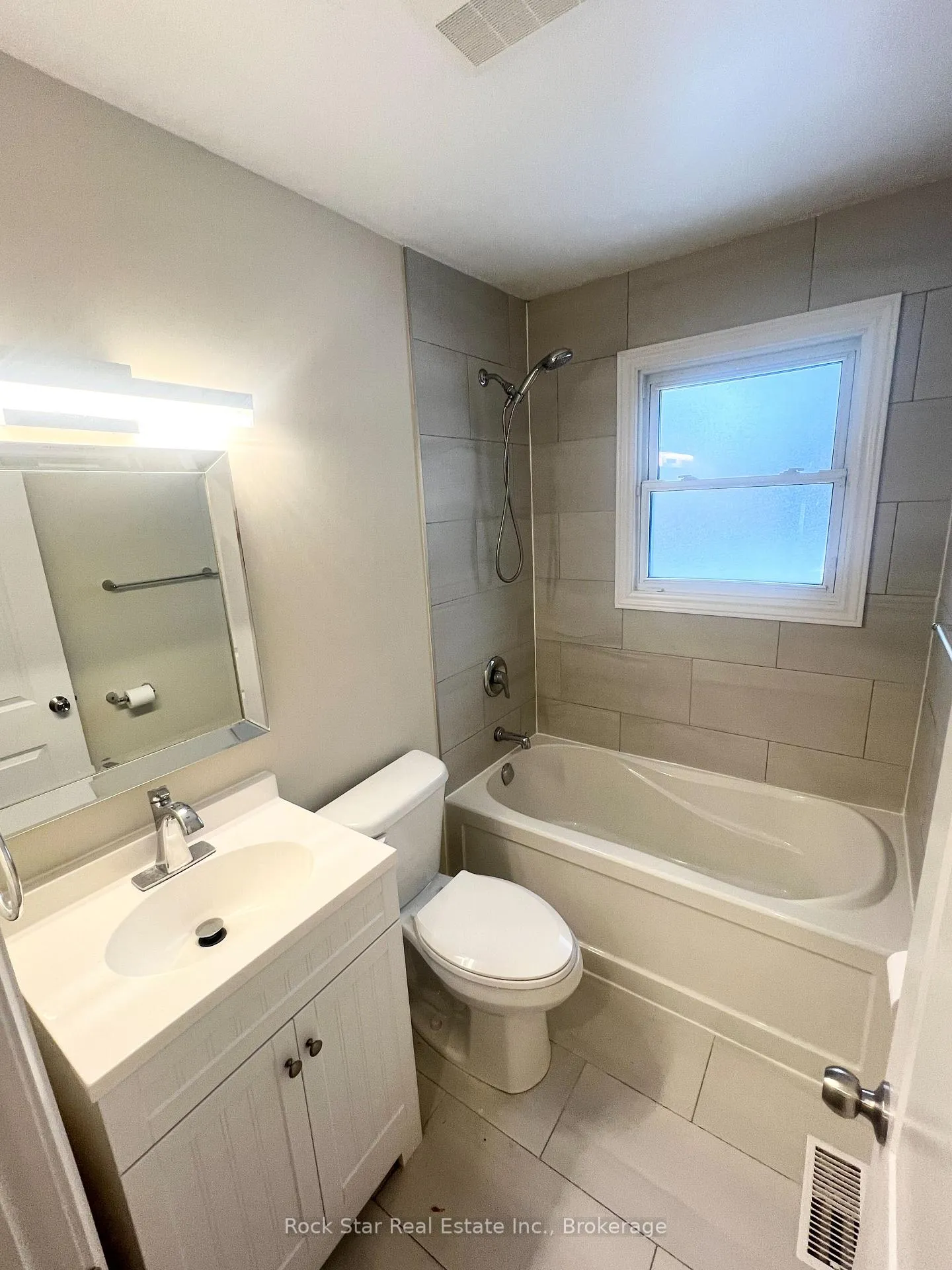 Photo 7 of 130 West 34th Street, Hamilton, Westcliffe — HOMEH