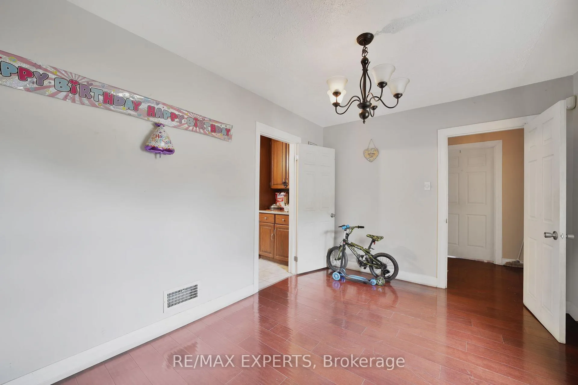Photo 8 of 6198 Delaware Street, Niagara Falls, Dorchester — HOMEH