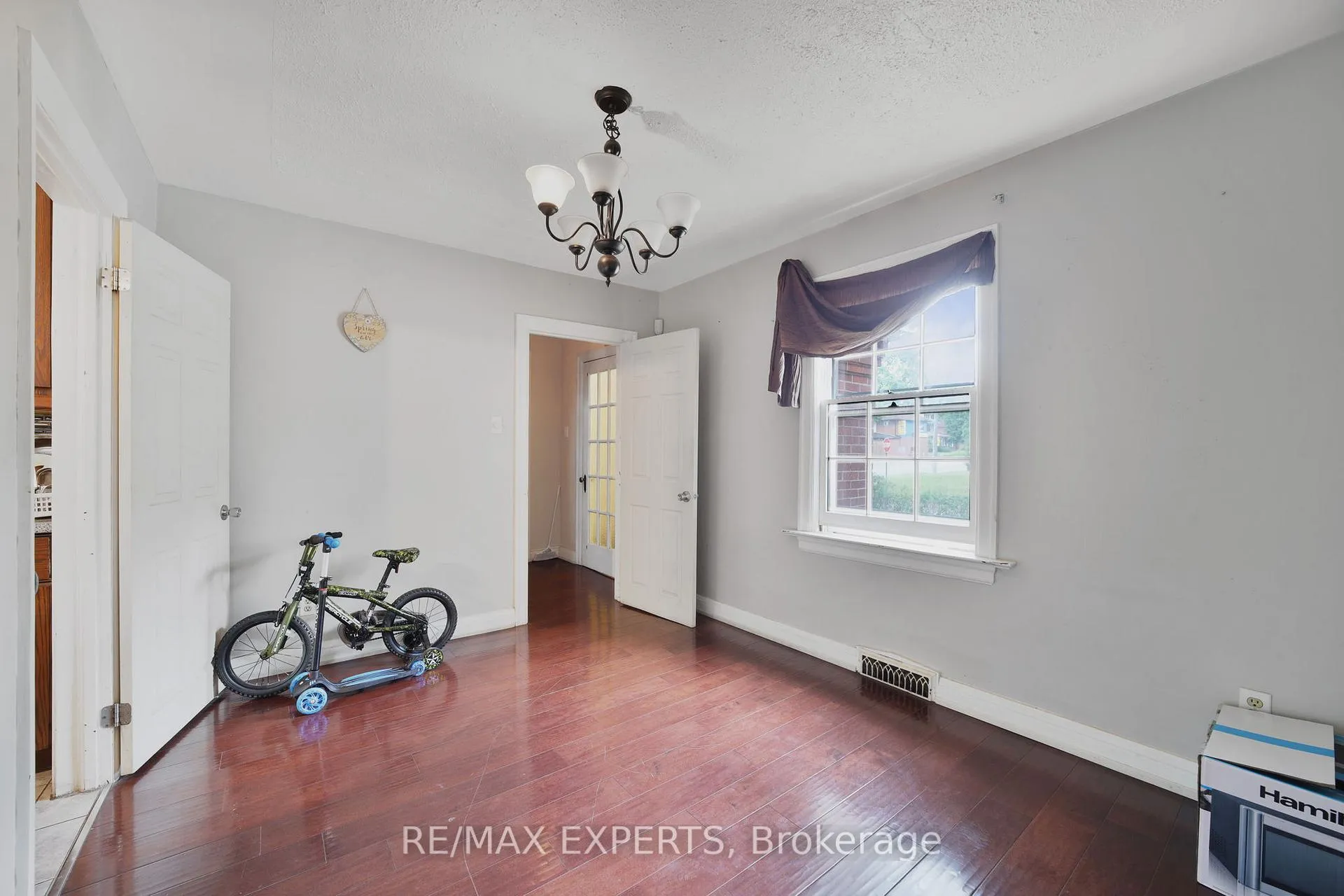 Photo 9 of 6198 Delaware Street, Niagara Falls, Dorchester — HOMEH