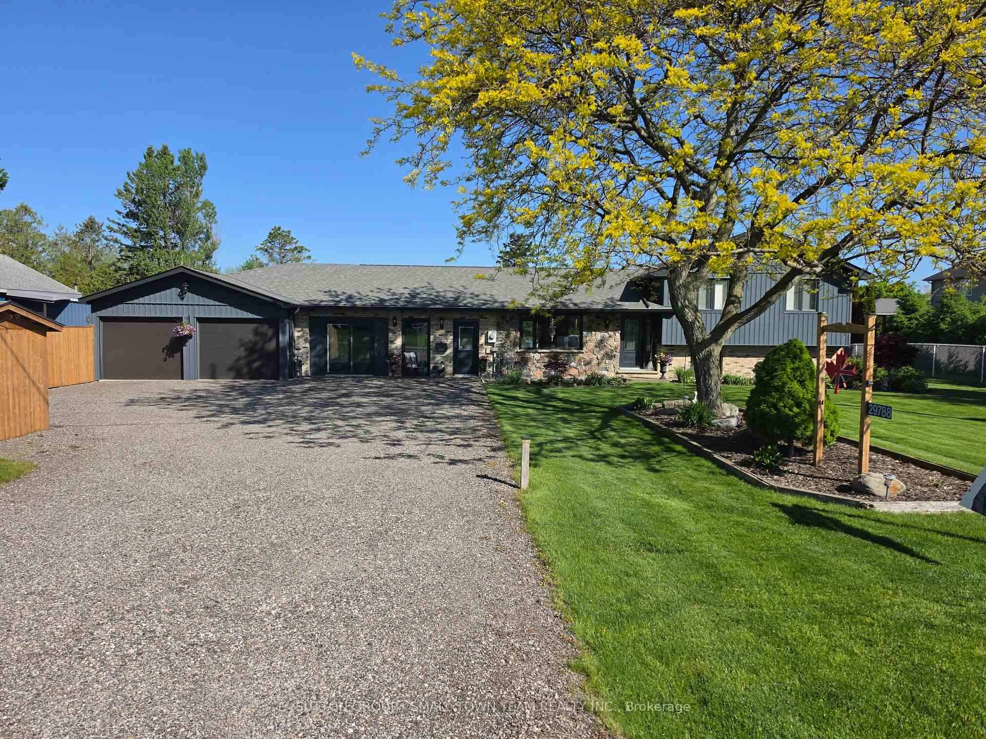 Photo 2 of 29788 Talbot Line, Dutton/Dunwich, Wallacetown — HOMEH