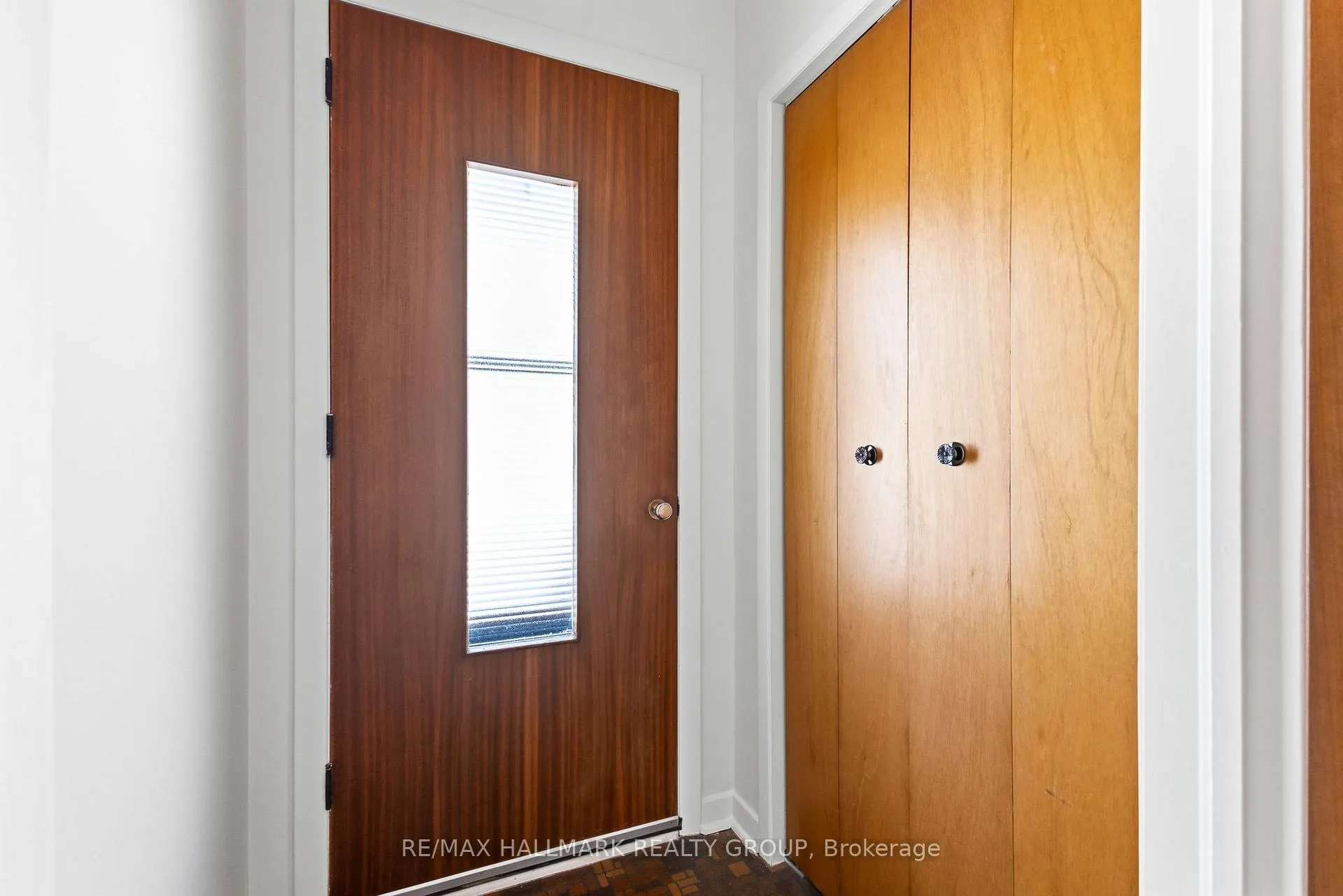 Photo 4 of 6228 Perth Street, Ottawa, Richmond — HOMEH