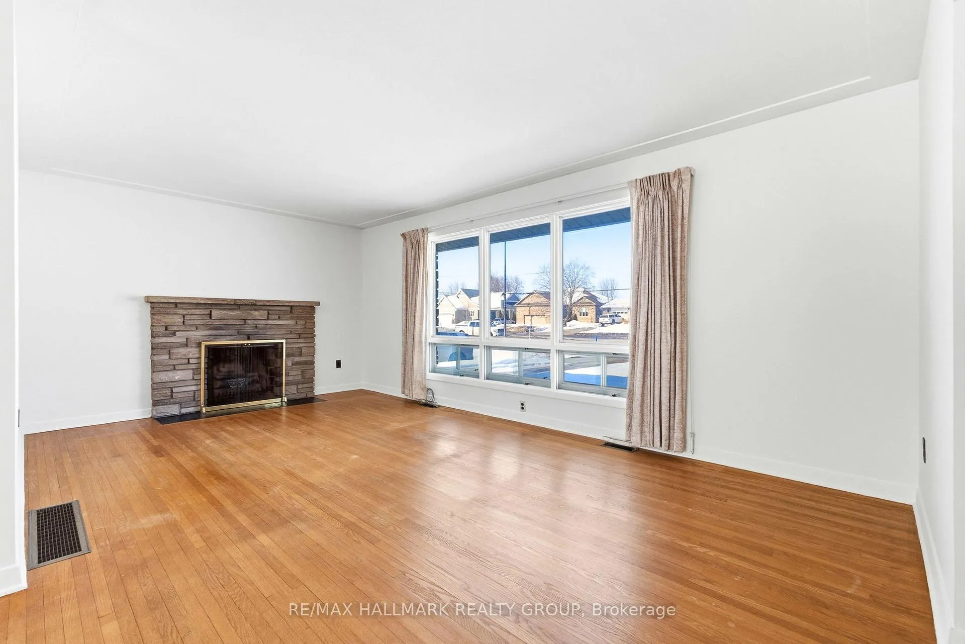 Photo 7 of 6228 Perth Street, Ottawa, Richmond — HOMEH