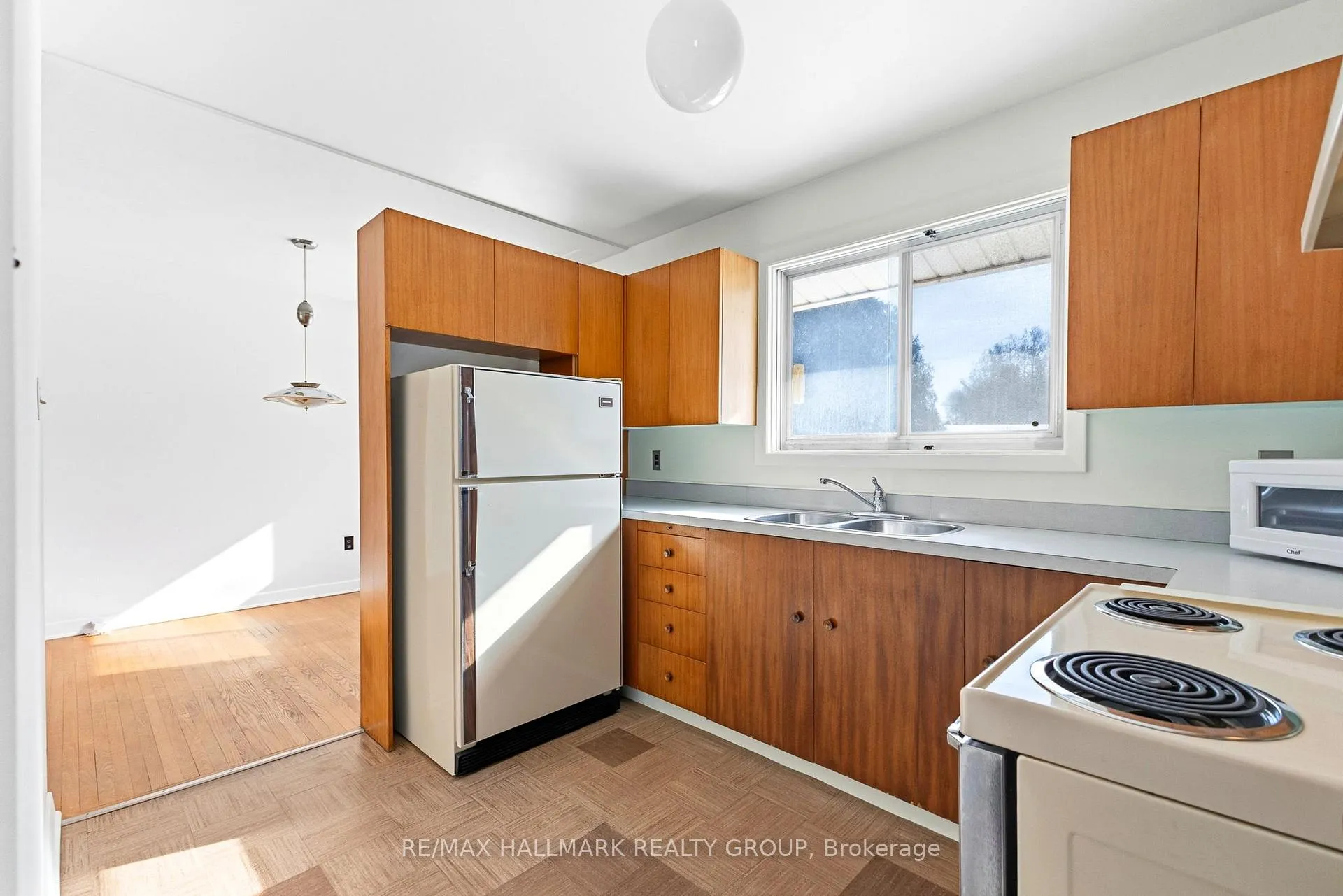 Photo 10 of 6228 Perth Street, Ottawa, Richmond — HOMEH
