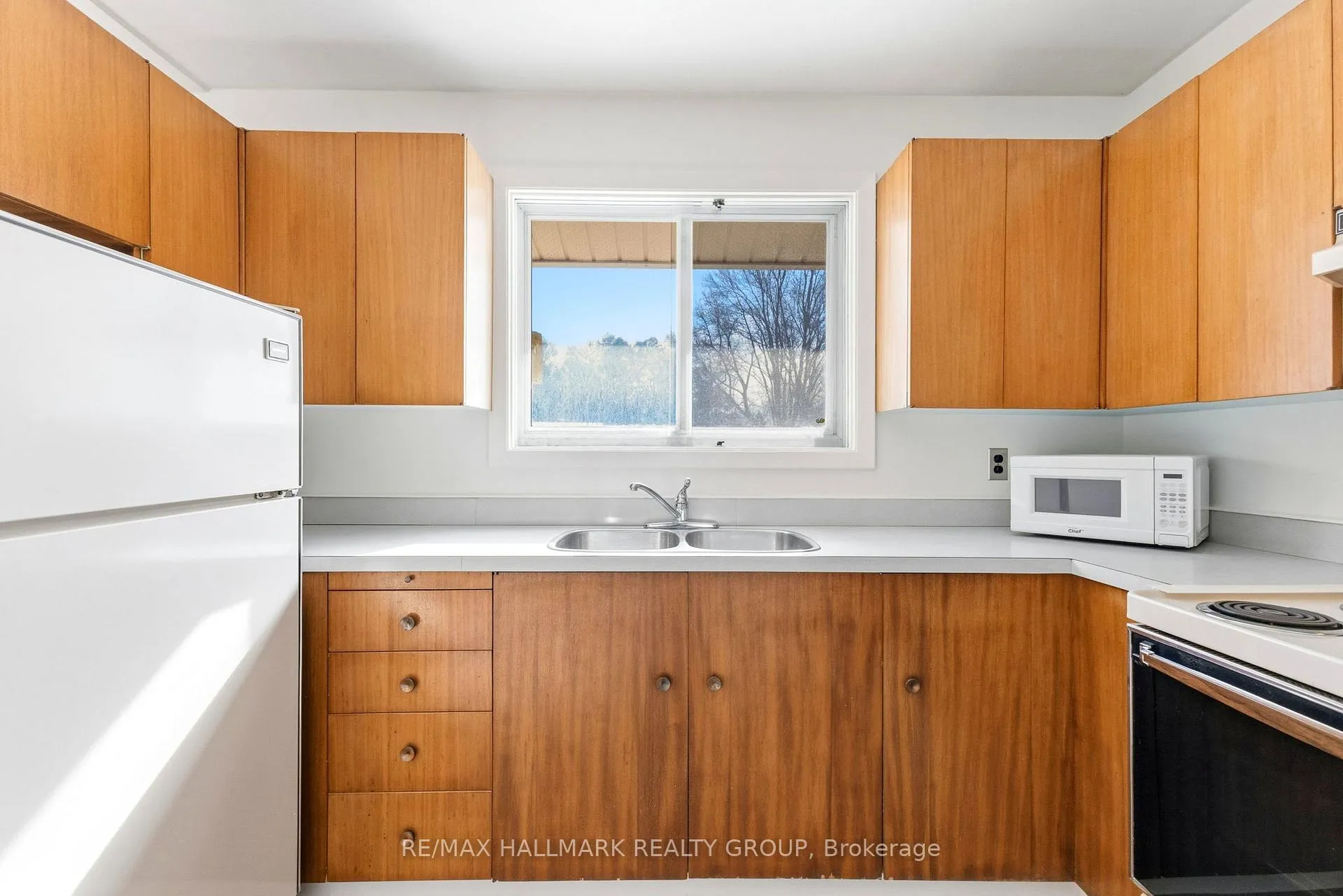 Photo 11 of 6228 Perth Street, Ottawa, Richmond — HOMEH