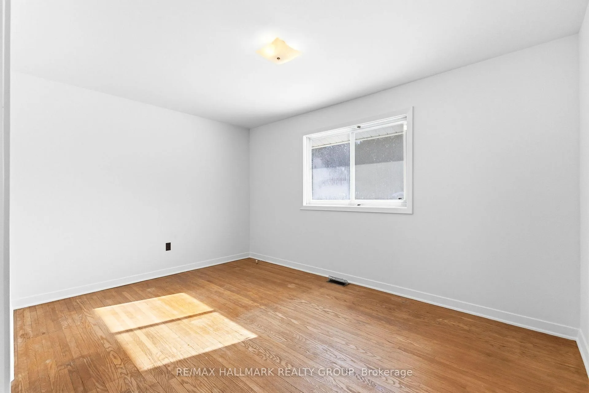 Photo 13 of 6228 Perth Street, Ottawa, Richmond — HOMEH