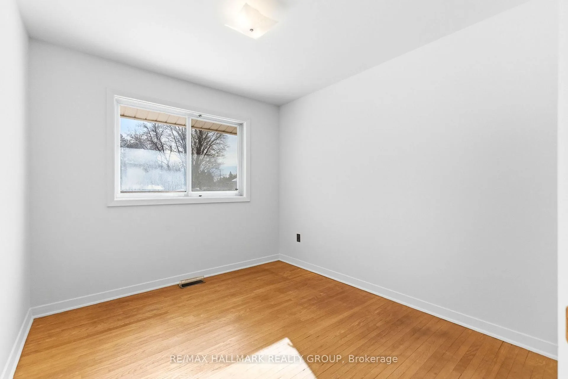 Photo 15 of 6228 Perth Street, Ottawa, Richmond — HOMEH