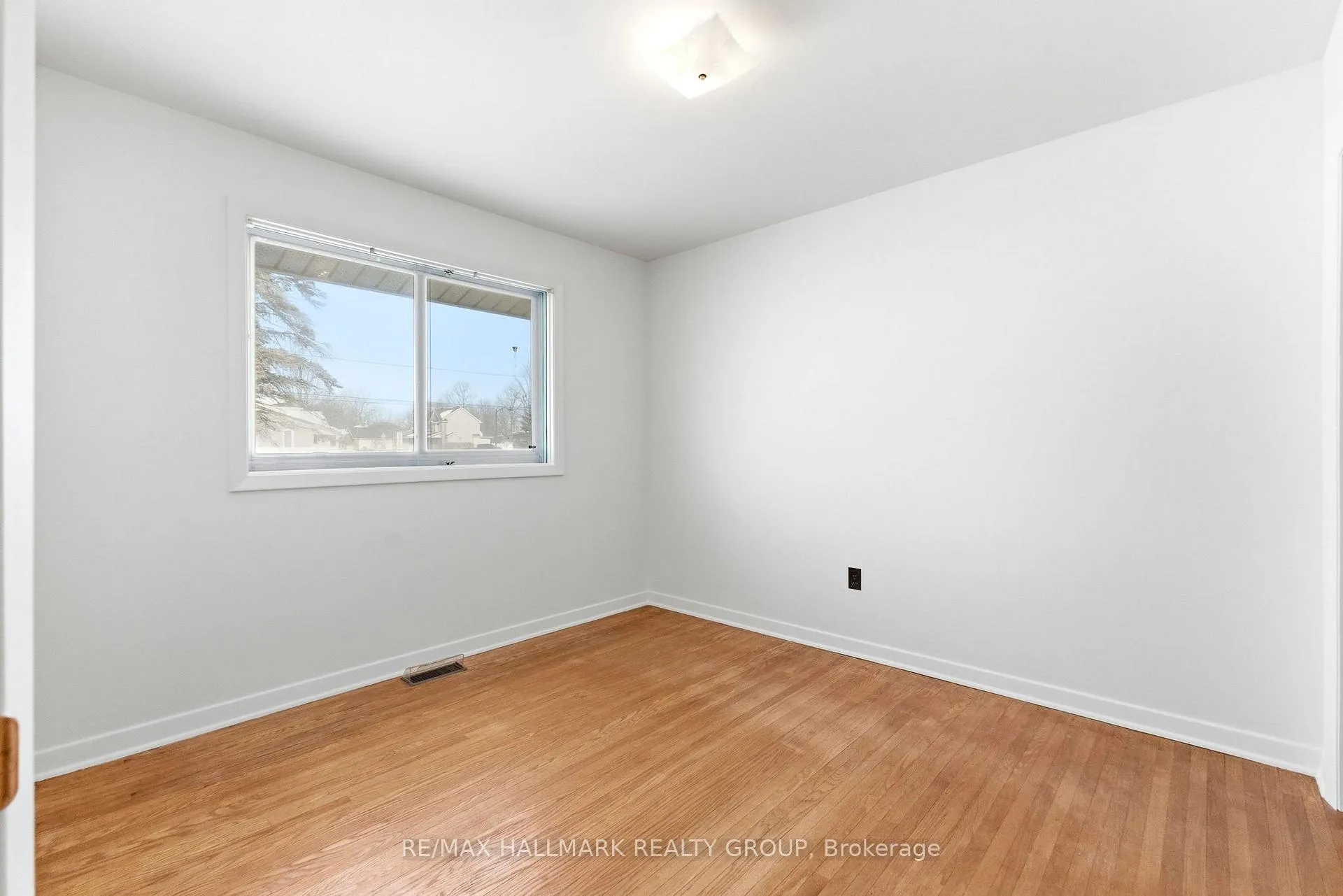 Photo 17 of 6228 Perth Street, Ottawa, Richmond — HOMEH