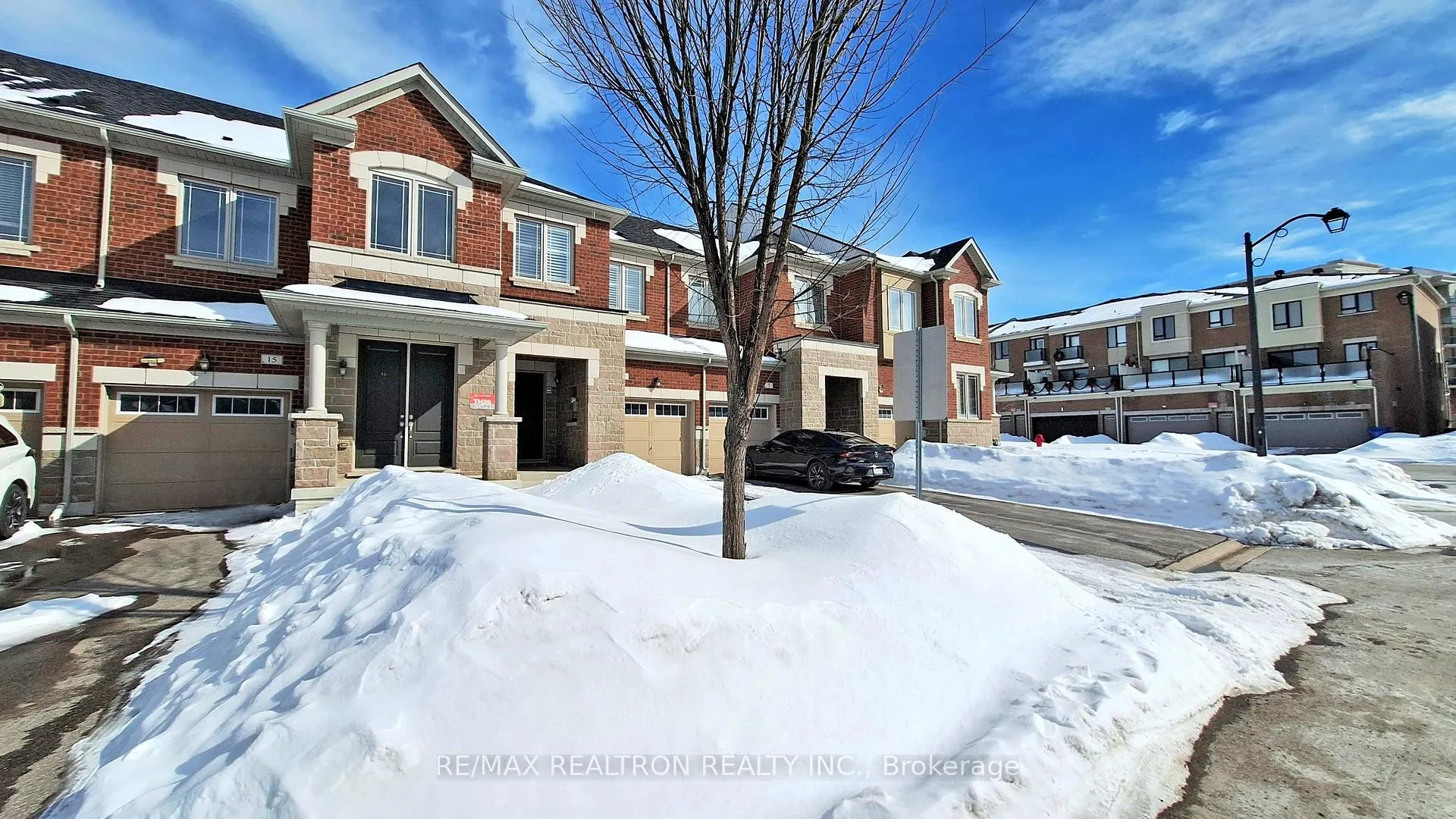 Photo 2 of 11 Durblee Avenue, Aurora, Bayview Northeast — HOMEH