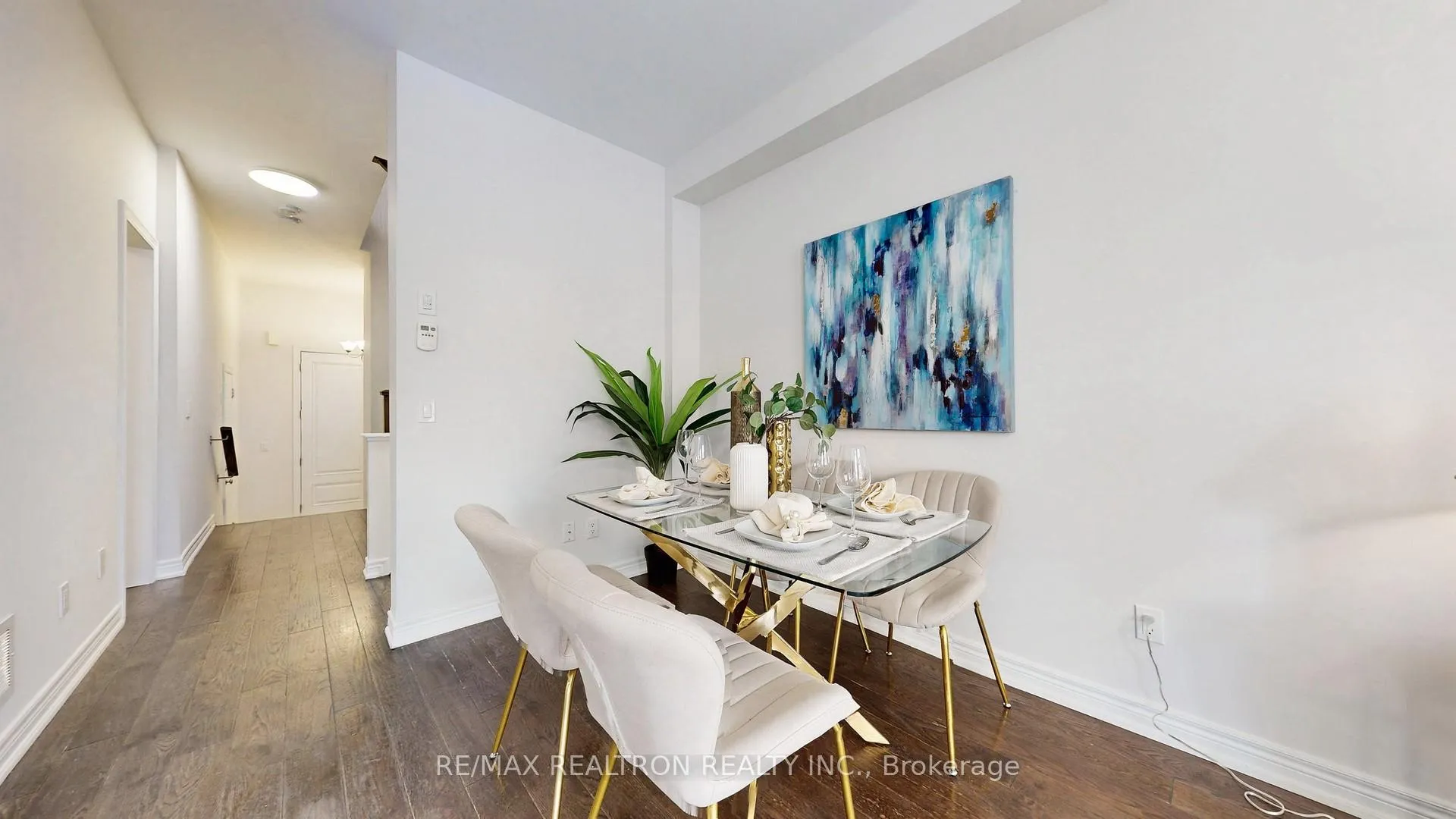 Photo 12 of 11 Durblee Avenue, Aurora, Bayview Northeast — HOMEH