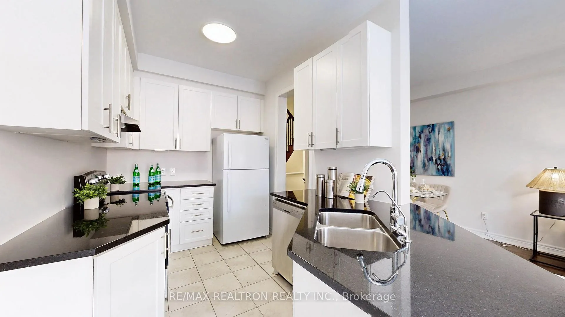 Photo 13 of 11 Durblee Avenue, Aurora, Bayview Northeast — HOMEH