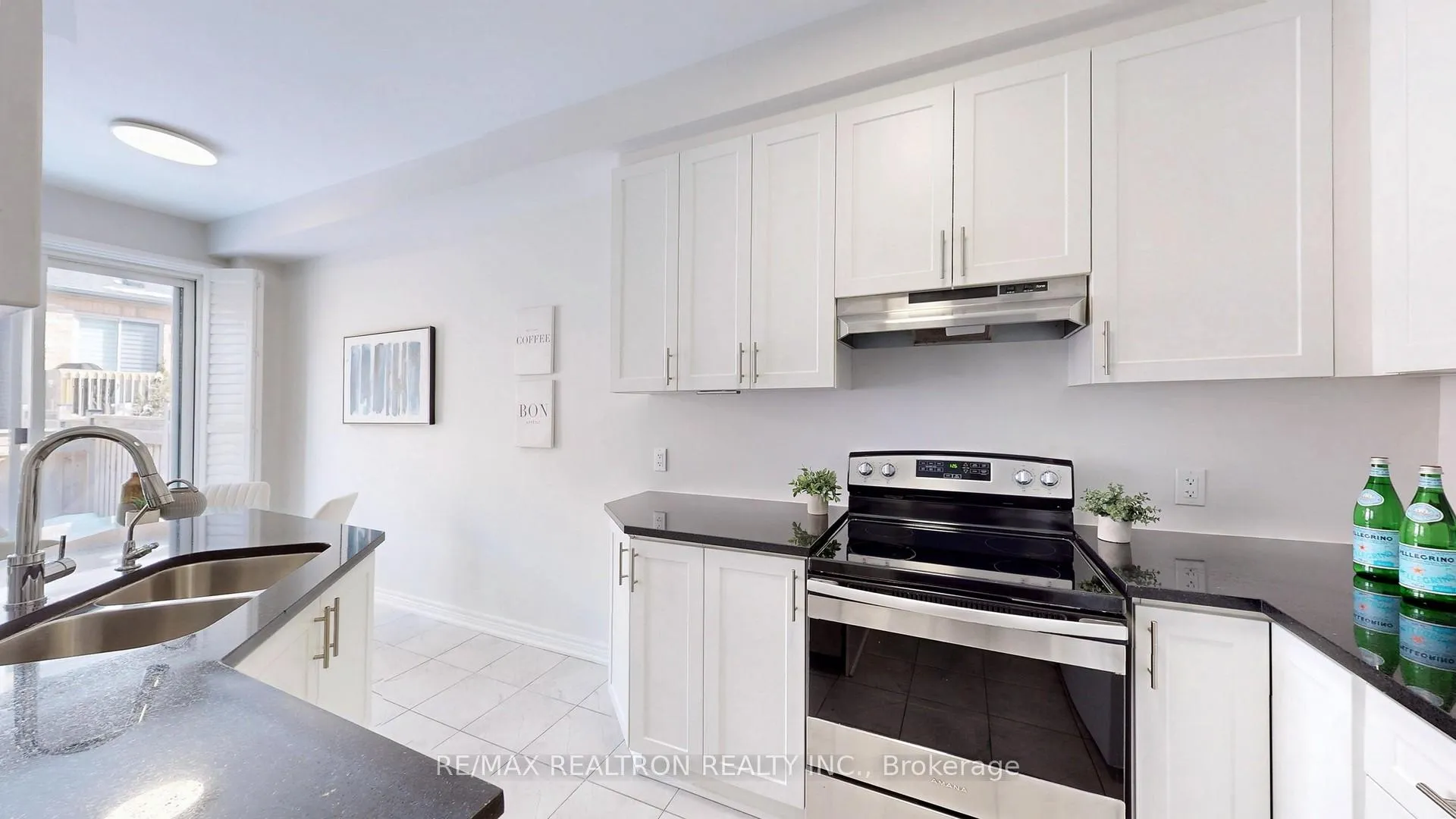 Photo 15 of 11 Durblee Avenue, Aurora, Bayview Northeast — HOMEH