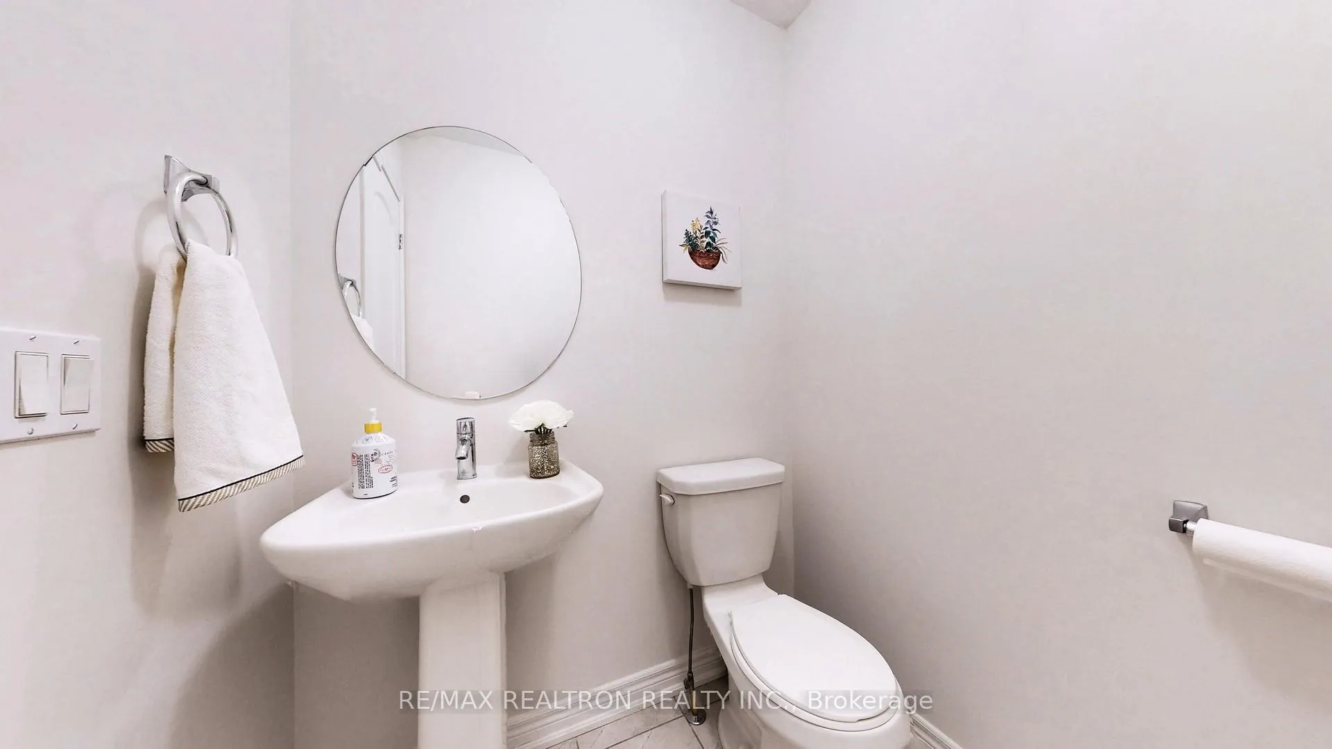 Photo 21 of 11 Durblee Avenue, Aurora, Bayview Northeast — HOMEH