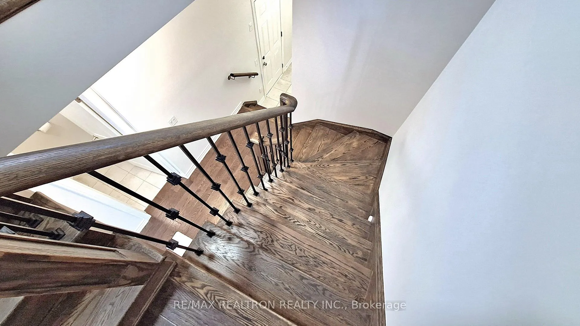 Photo 22 of 11 Durblee Avenue, Aurora, Bayview Northeast — HOMEH