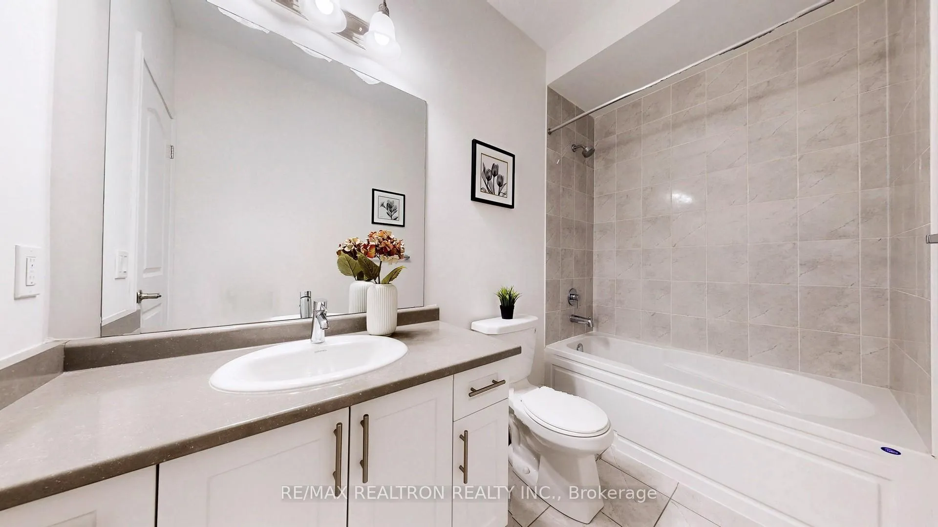 Photo 34 of 11 Durblee Avenue, Aurora, Bayview Northeast — HOMEH